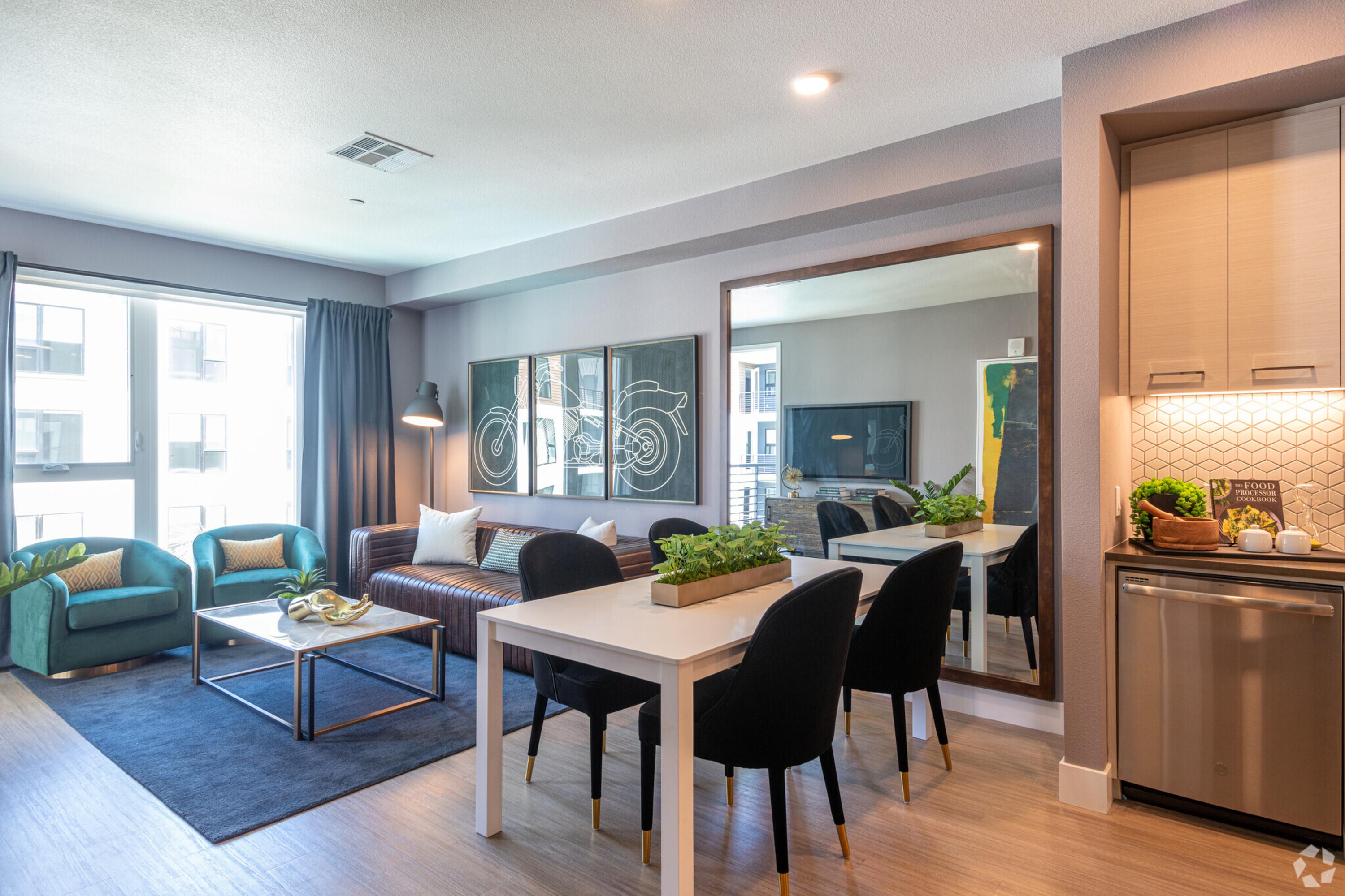 Breathtaking 1BR Condo Savoy Sunnyvale