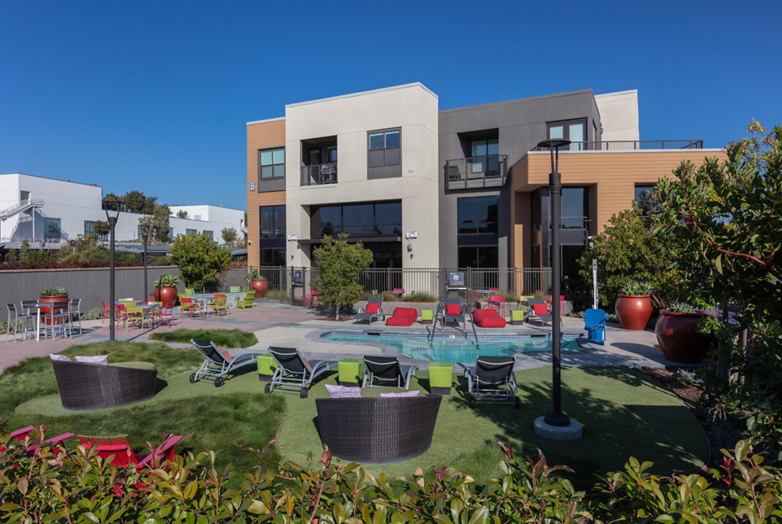 Convenient Laundry: 1 Bedroom Condo with Washer and Dryer