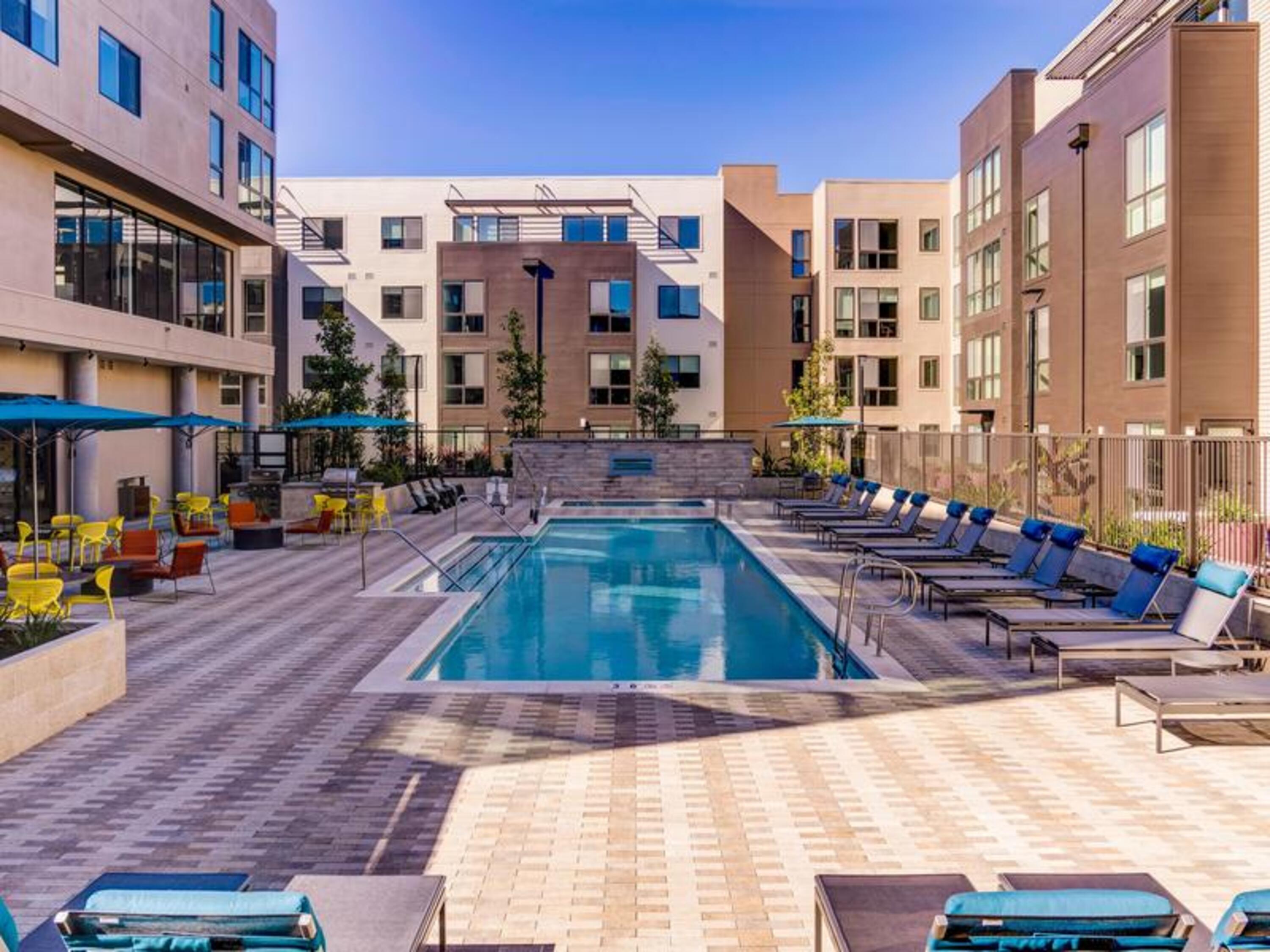 Sophisticated 1BR Condo with Premium Amenities