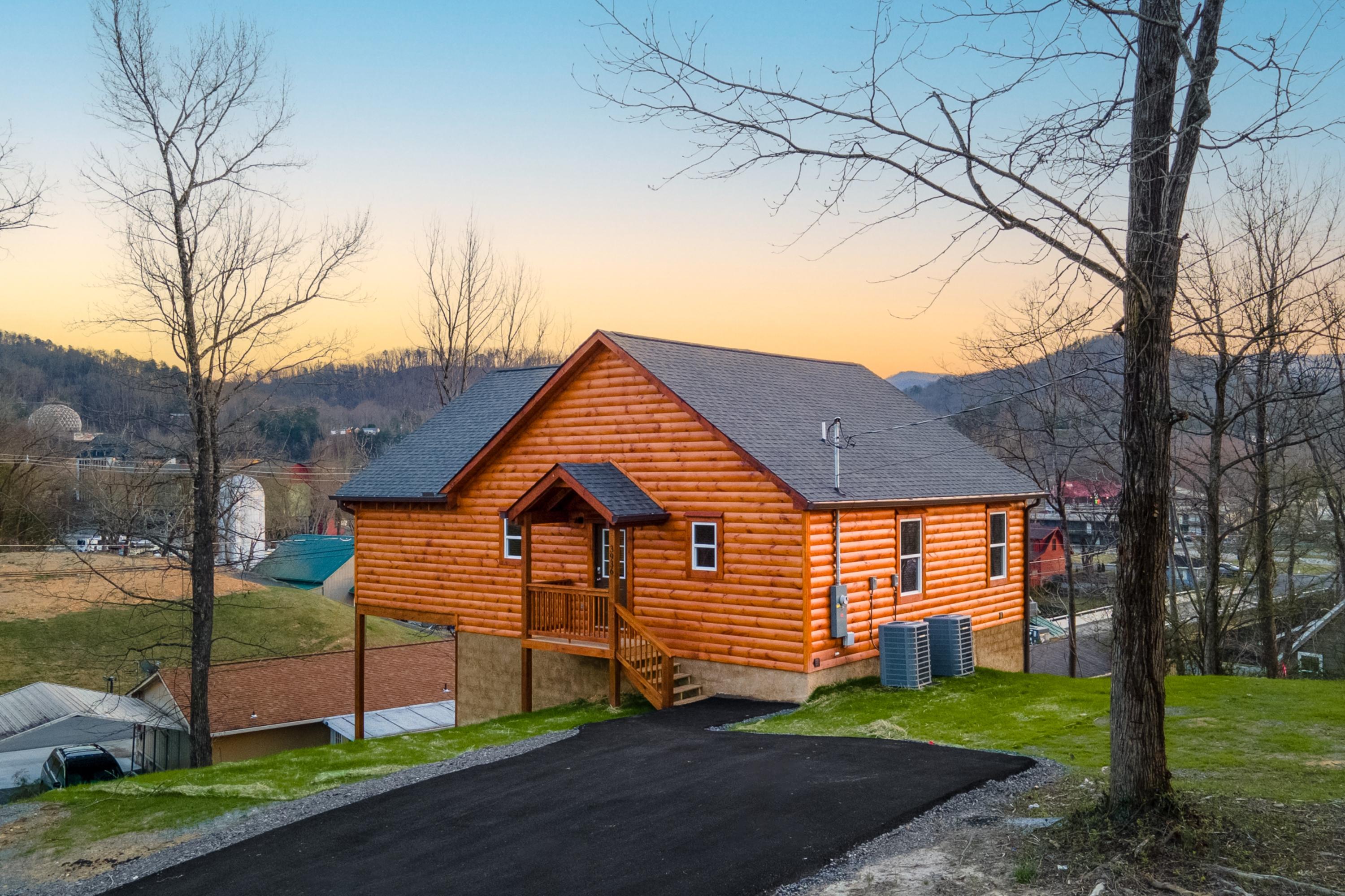 Parkway Paradise w/ Private Hot Tub