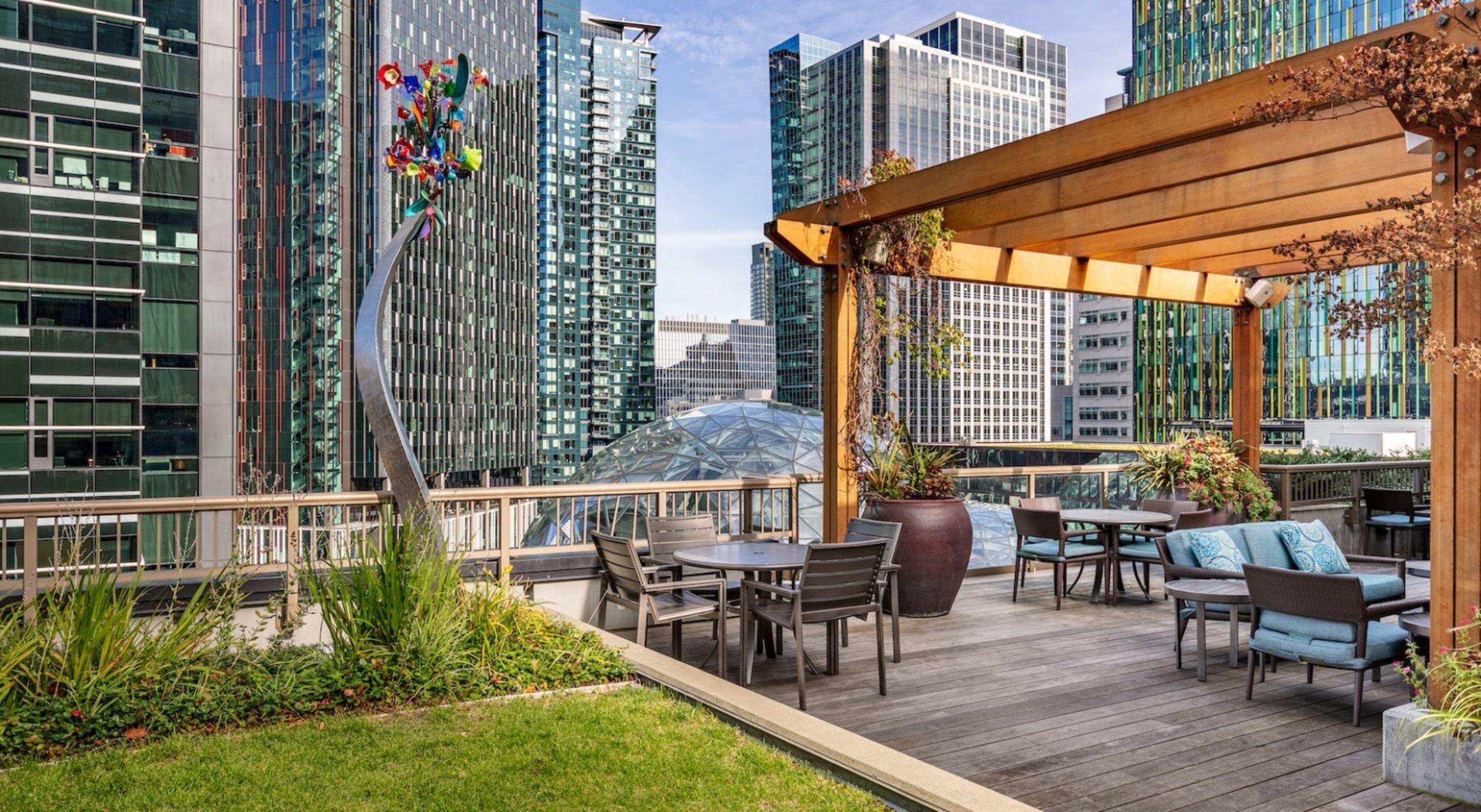 Luxury 1BR Condo at Via 6 with Spectacular Cityscape 2