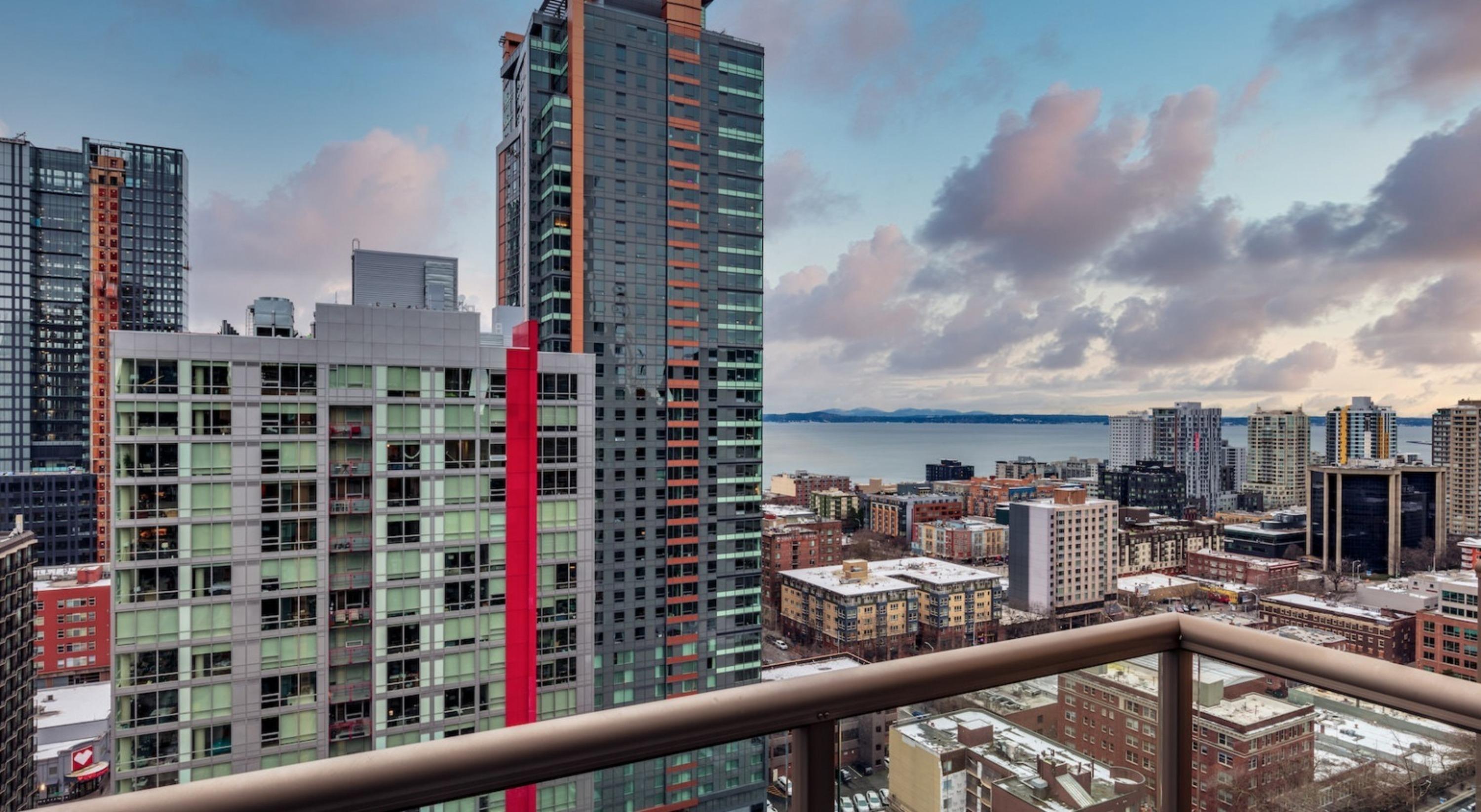 Luxury 1BR Condo at Via 6 with Spectacular Cityscape 4