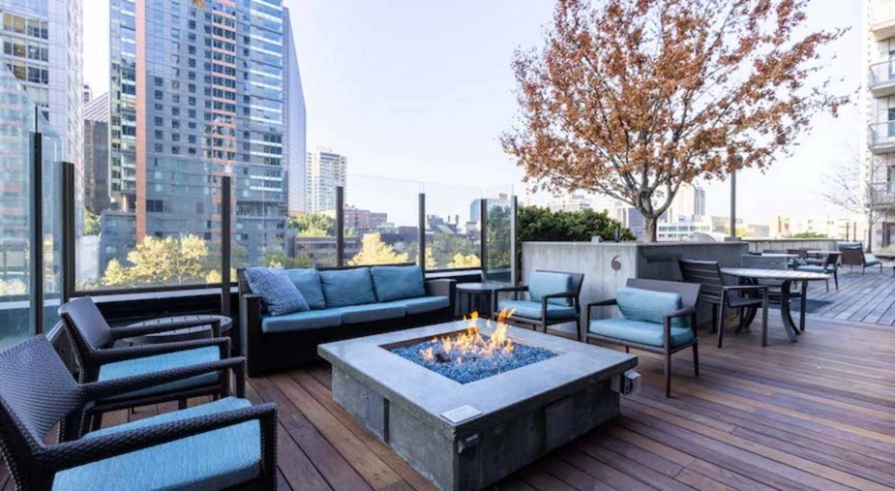 Serenity in the City: 1BR Condo at Via 6 2