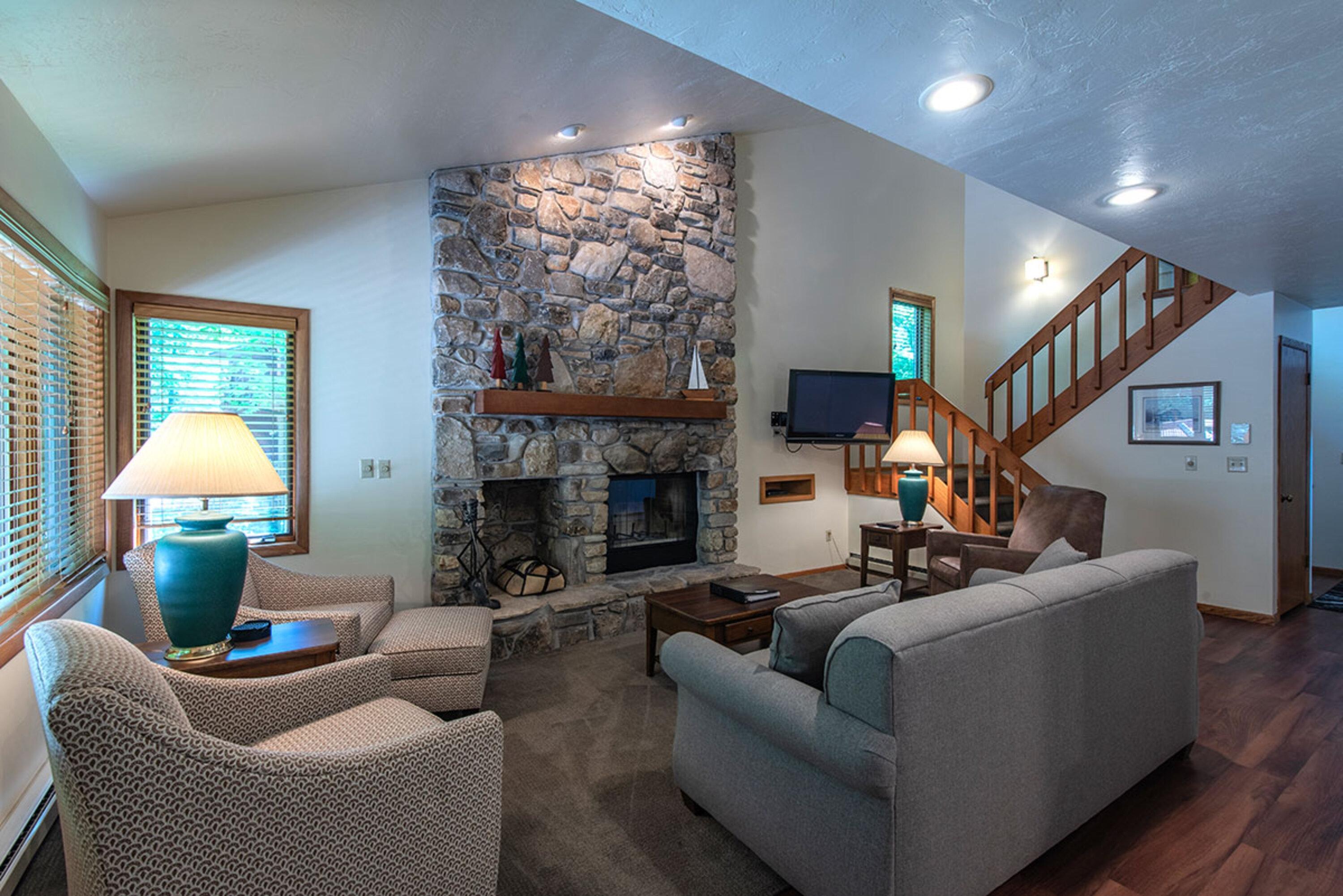 Elegant 2BR Condo with Lake View, Balcony, and Sauna