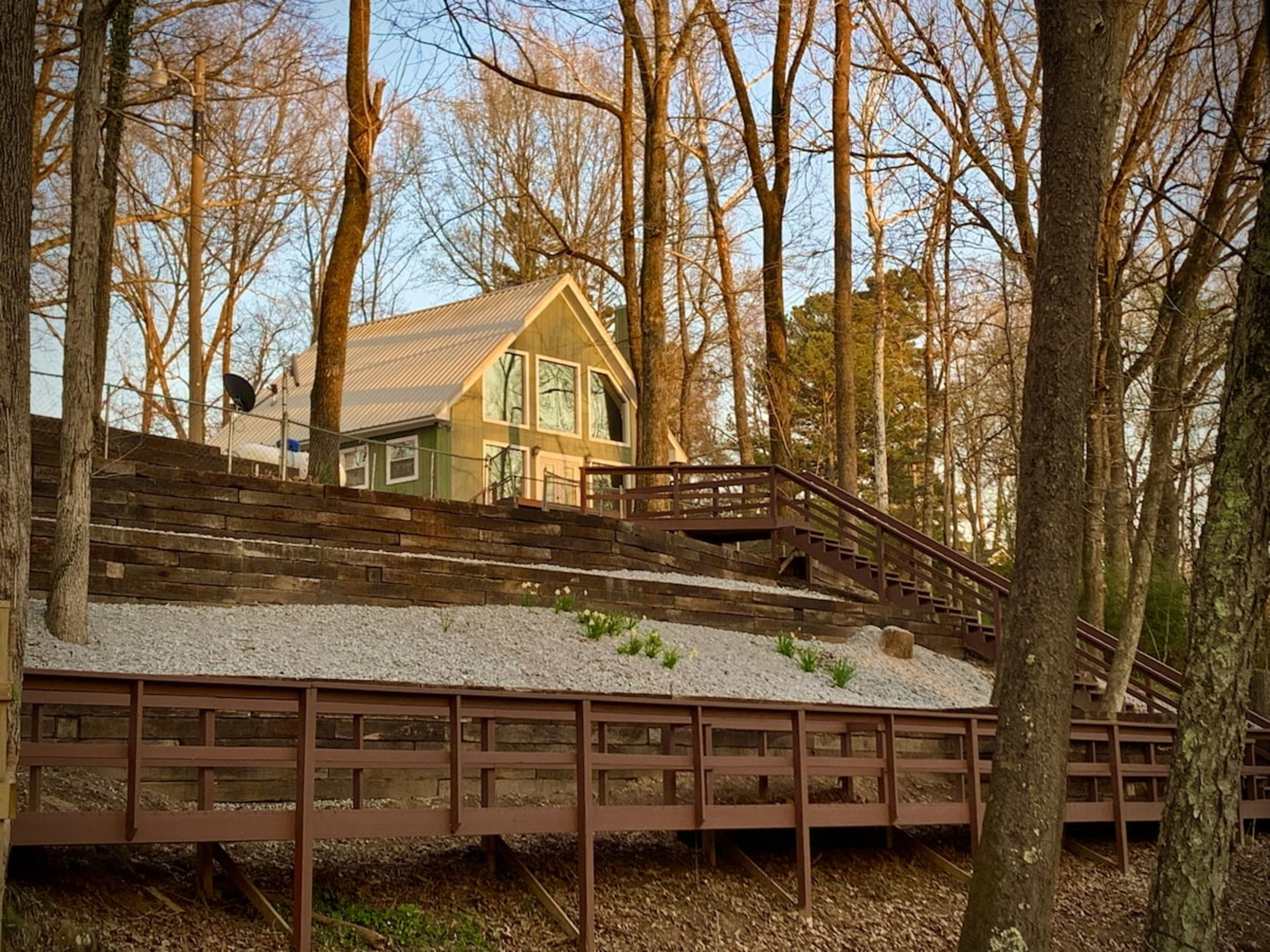Rustic River Cabin: Your Slice of Heaven