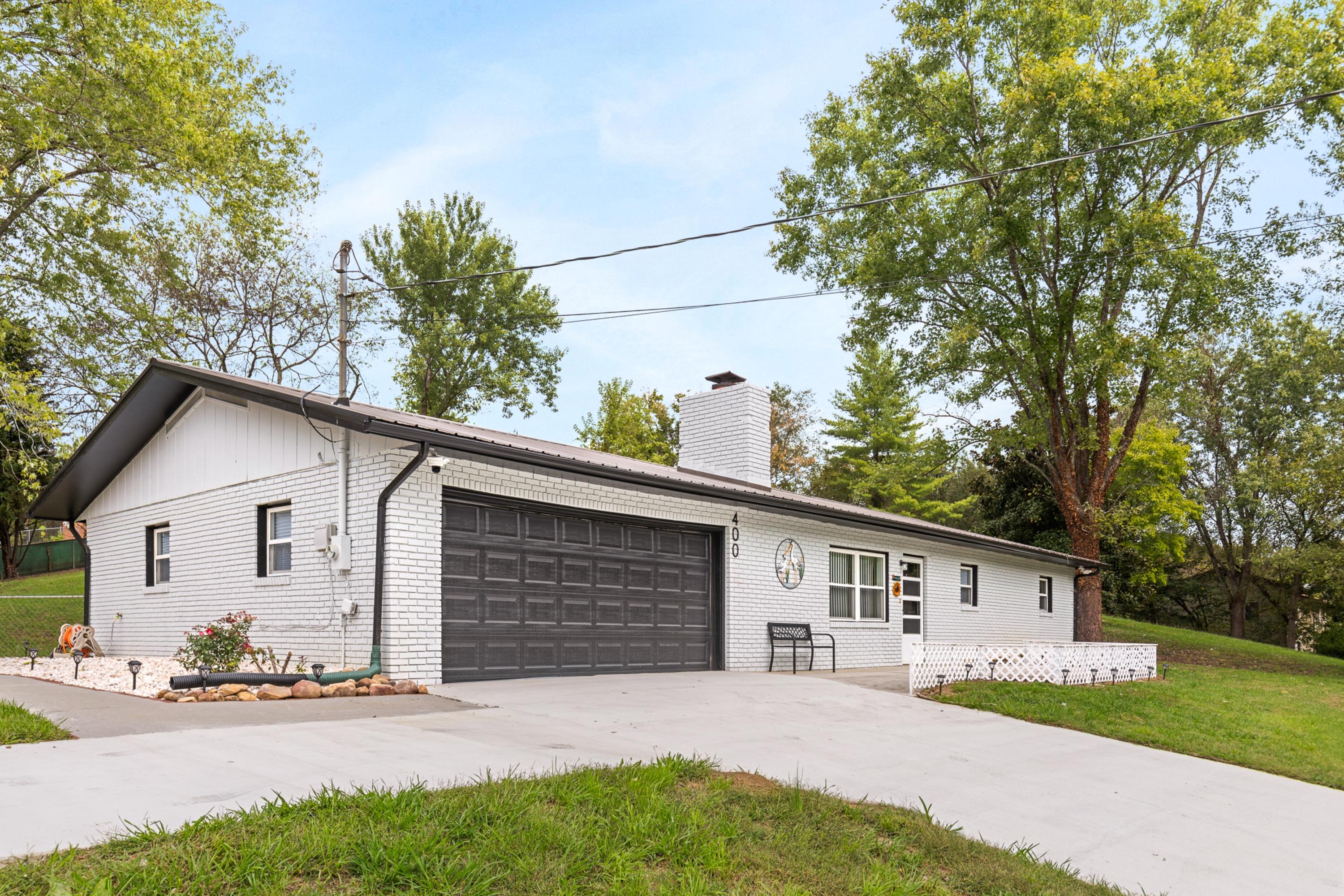 Noir Manor: 3BR House: ALL REASONABLE OFFERS CONSIDERED