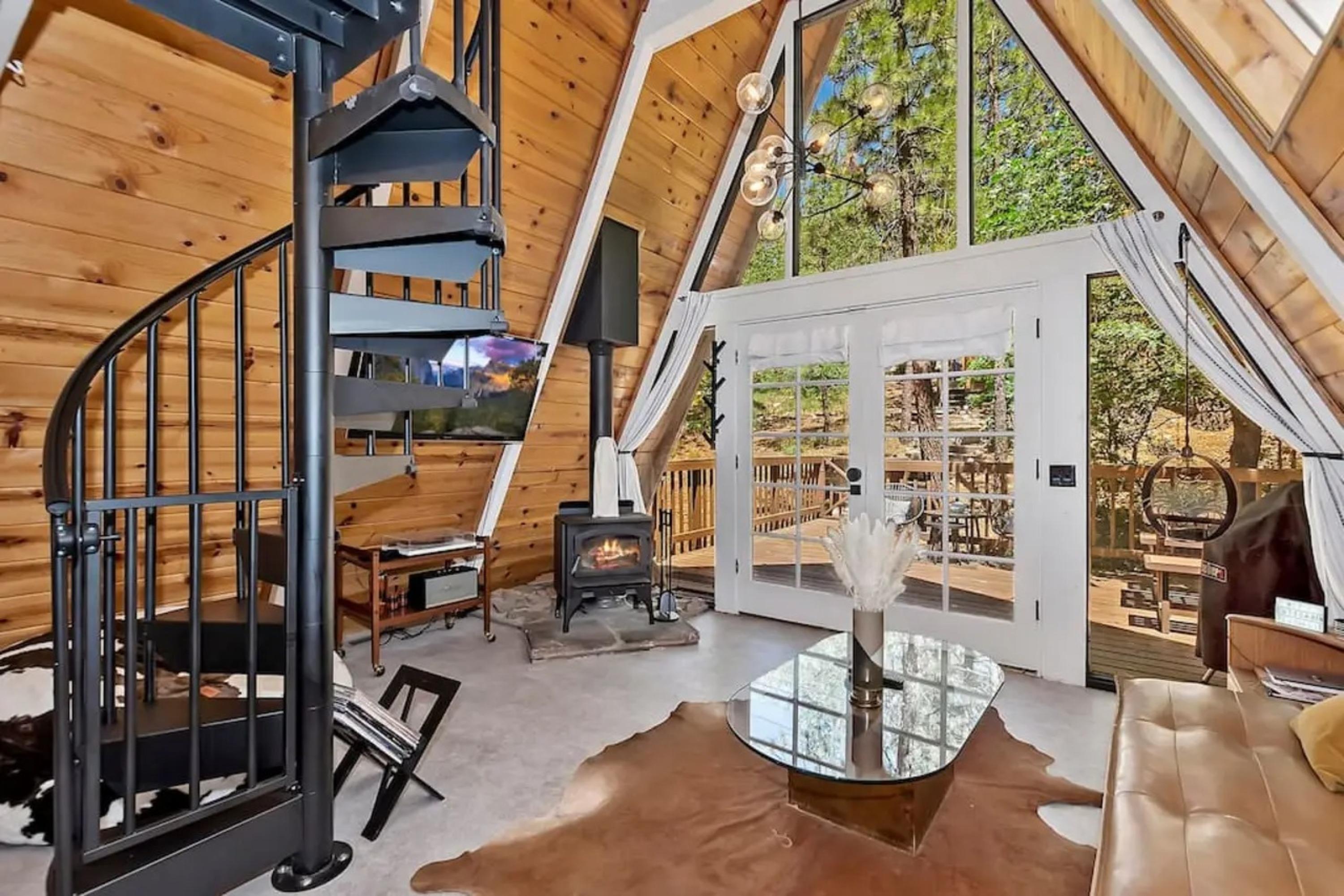 Acute A-frame Cabin w/ WiFi, close drive to lake!