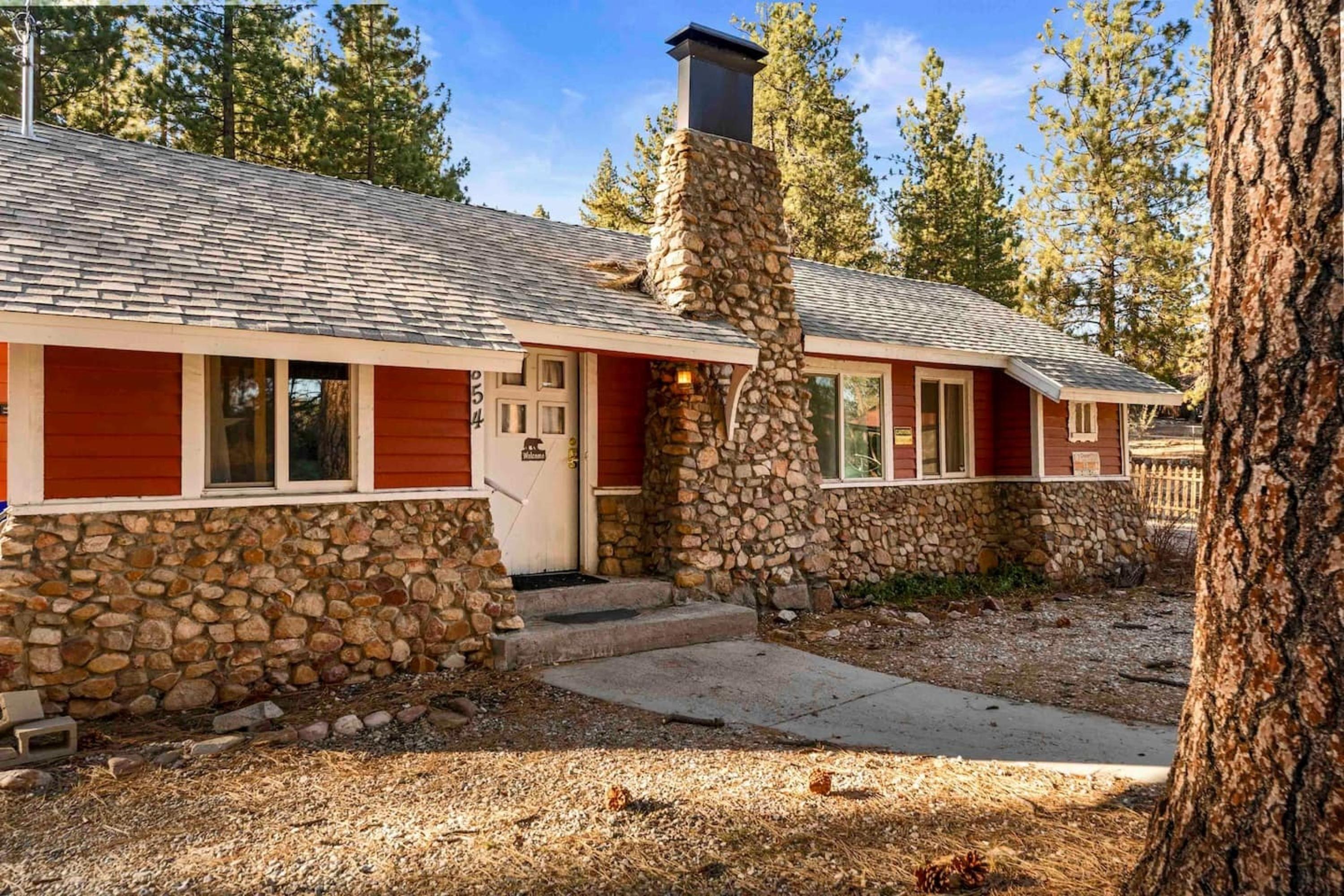 The Red Cabin: Cozy Cottage Perfect for the Family