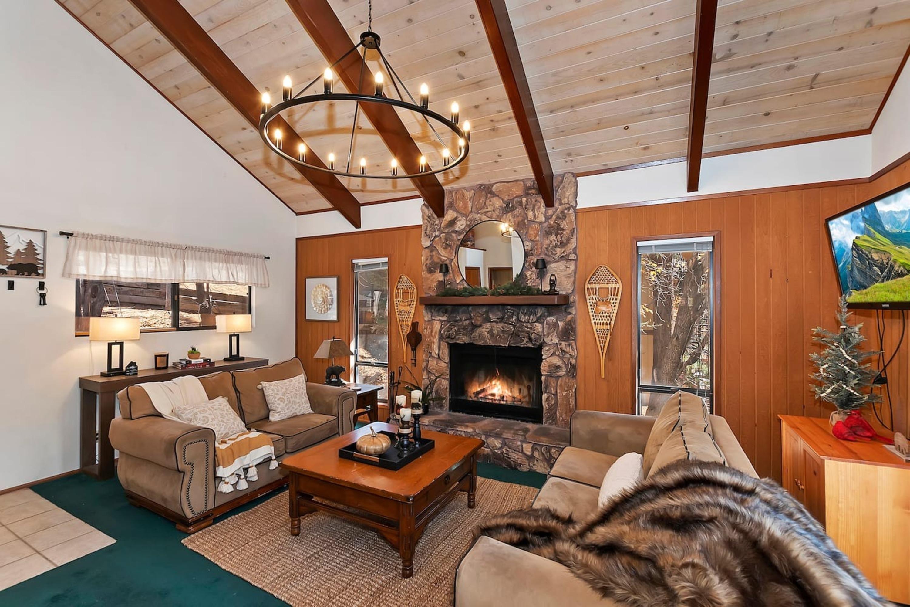 Everwood Serenity Treehouse on Sledding Hill