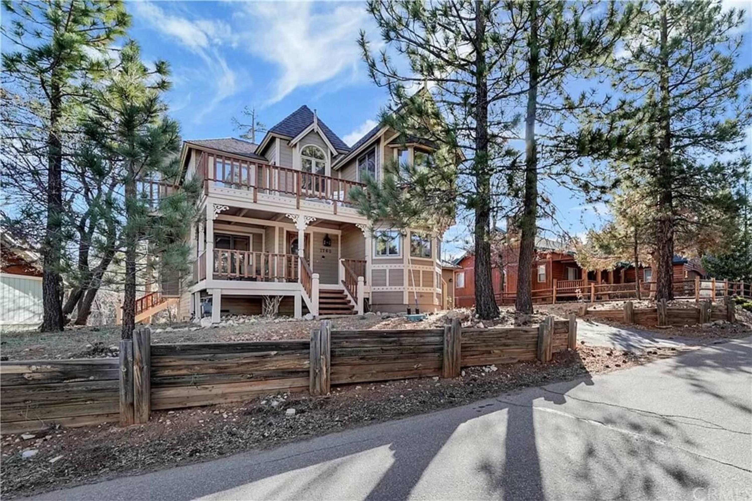 Canyon Castle: Mtn. Retreat w/ Hot Tub & Fireplace