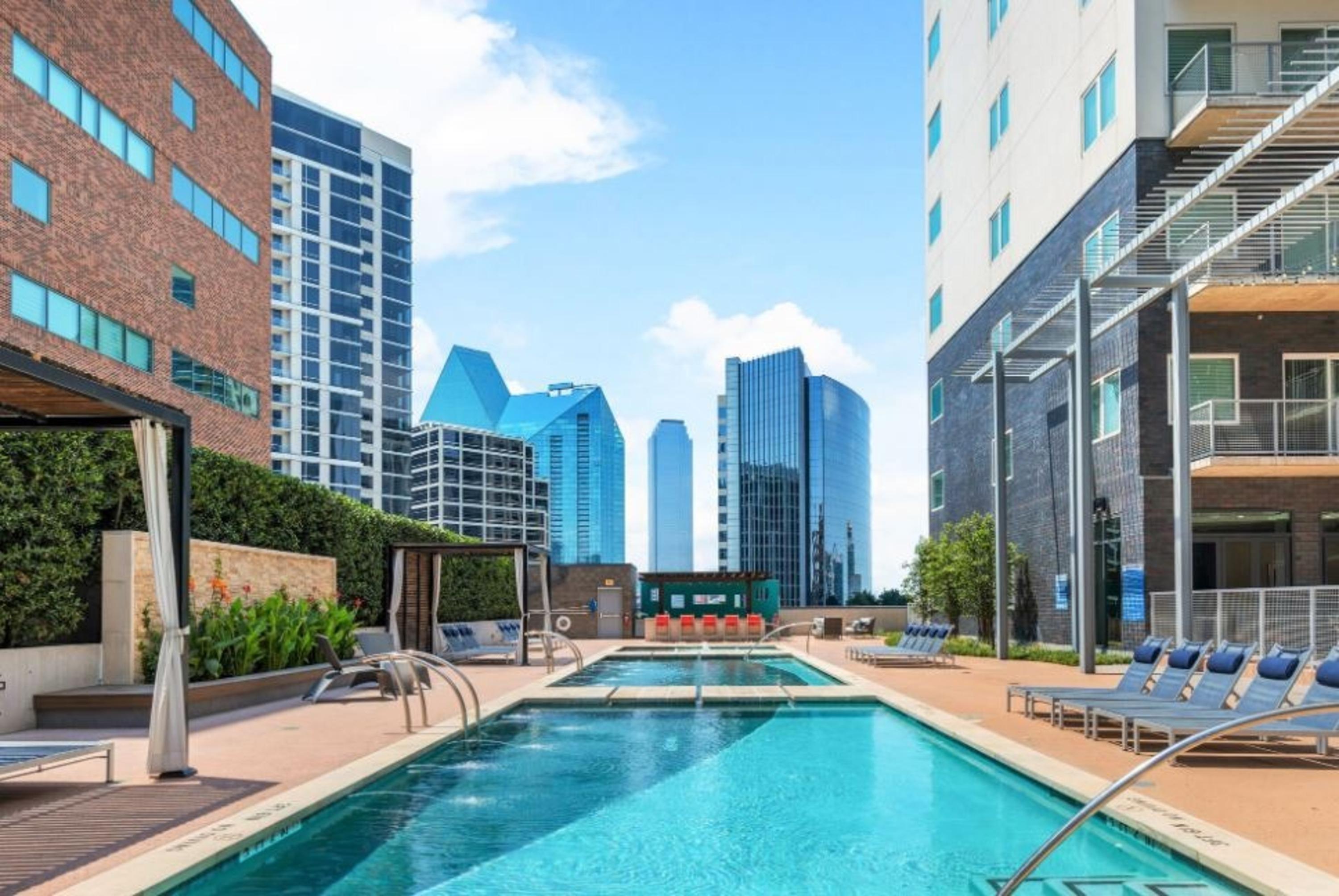 Spacious 1BR at Miro – Rooftop Pool & Entertainment Spaces