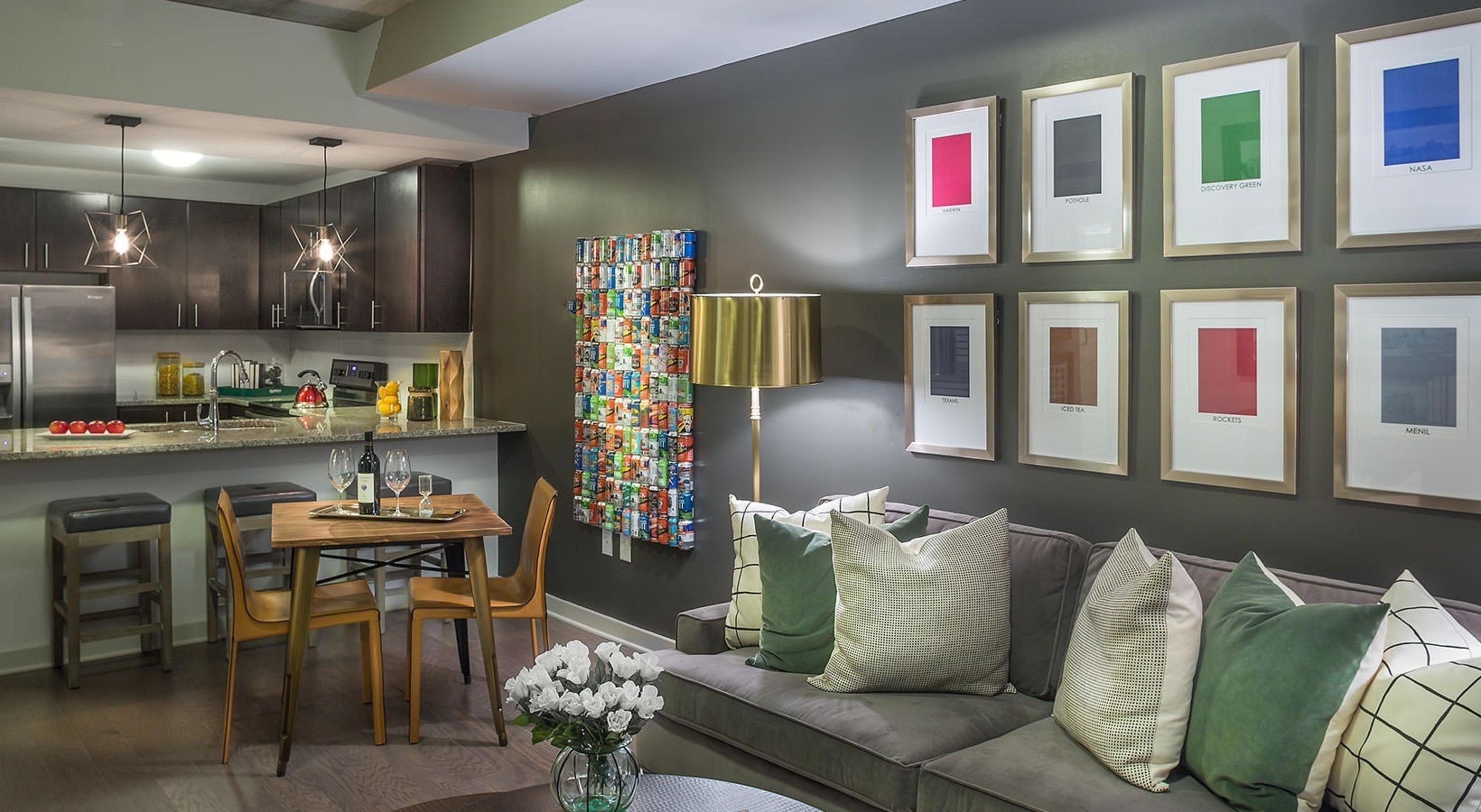 Modern 1BR Condo at SoDo on Main – Rooftop pool