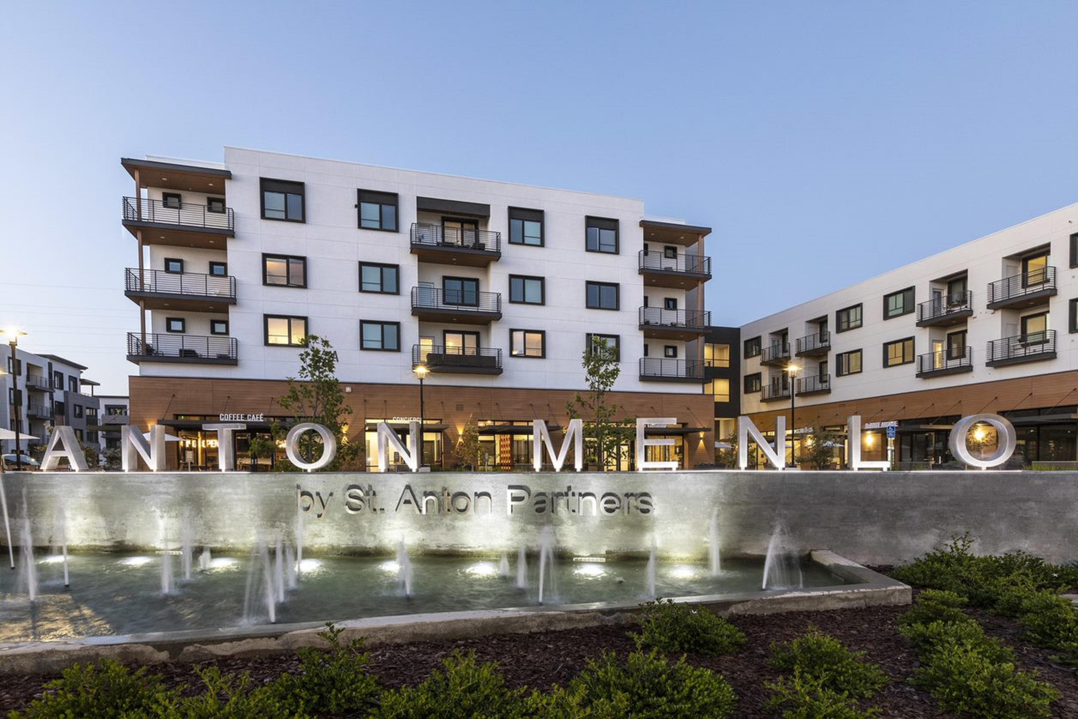 Elevated Living: Menlo Park 1BR Condo w Resort Features