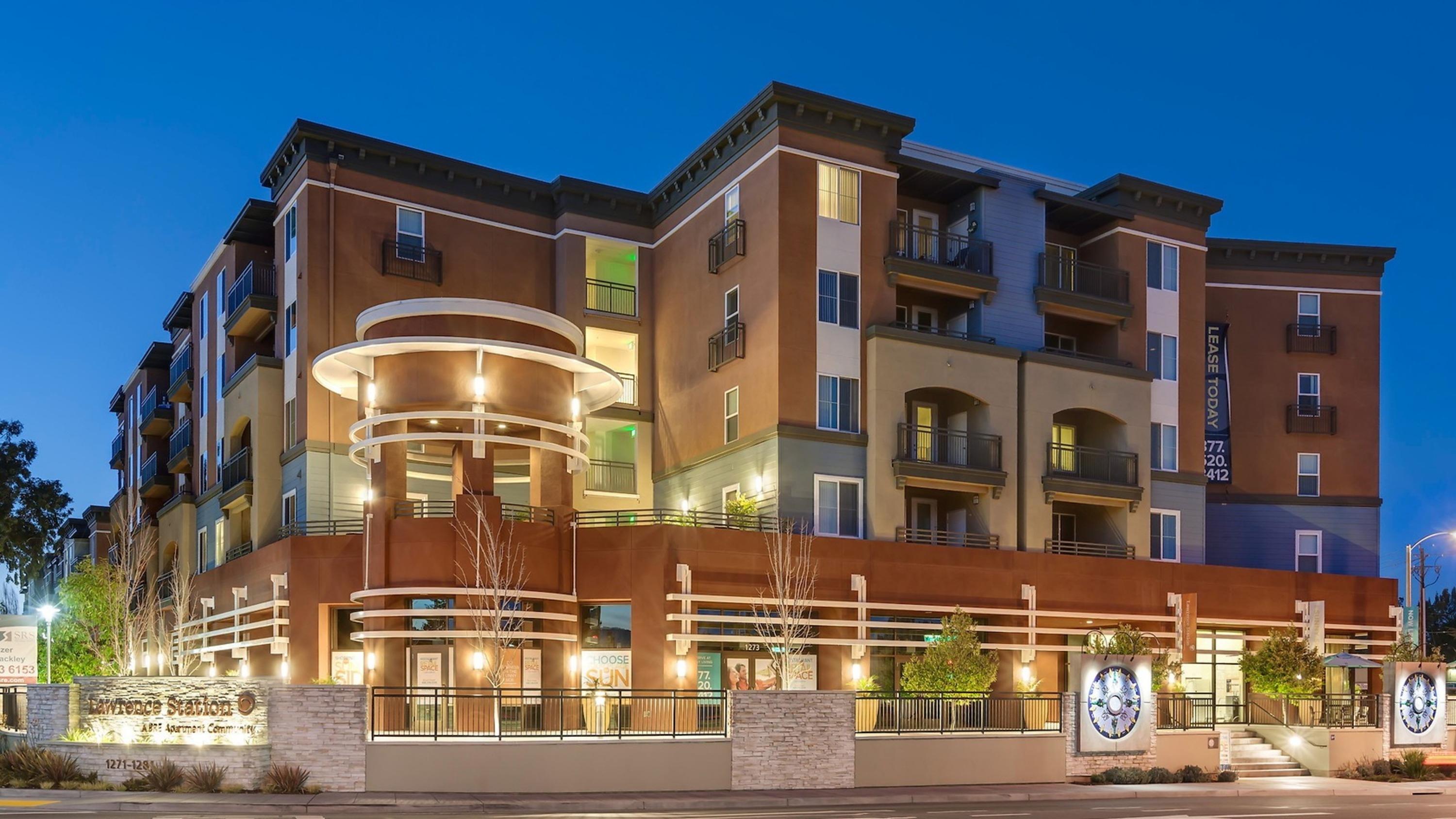 Modern 2BR Condo at Lawrence Station w Pool