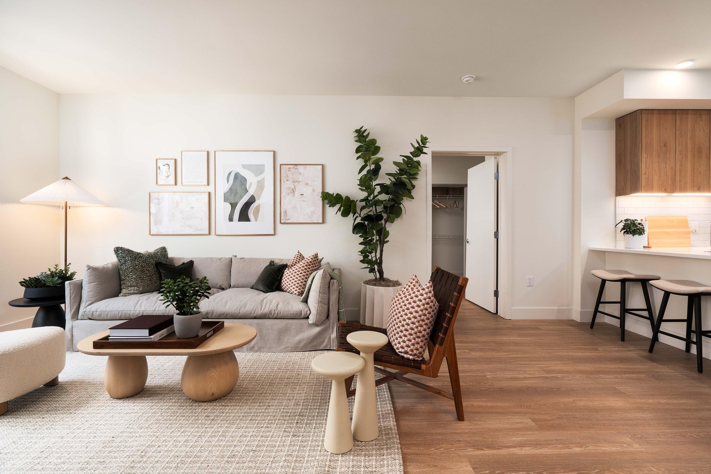 Cozy Retreat: 1BR Condo at One Adrian w Rooftop lounge