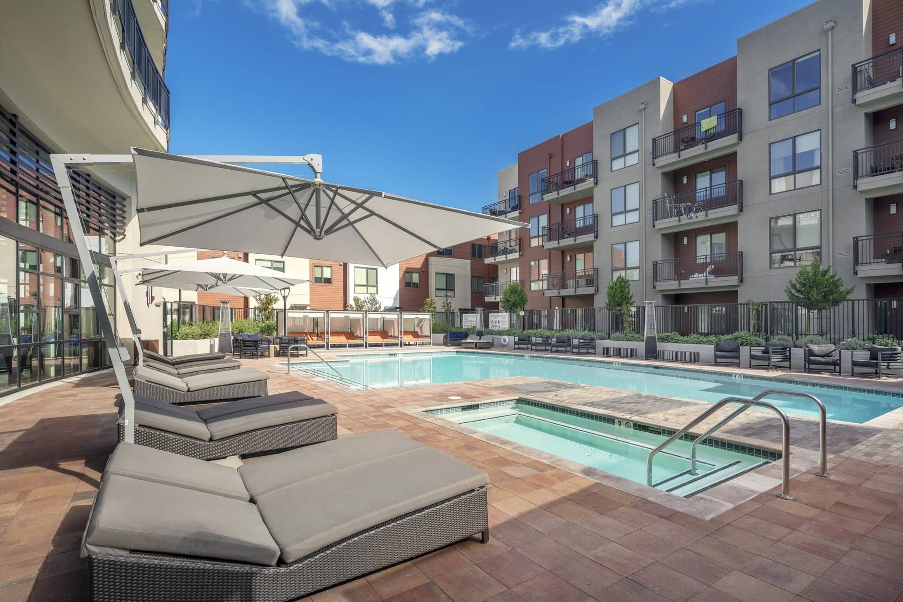 Verve Mountain View 2BR Condo w Pool & Gym