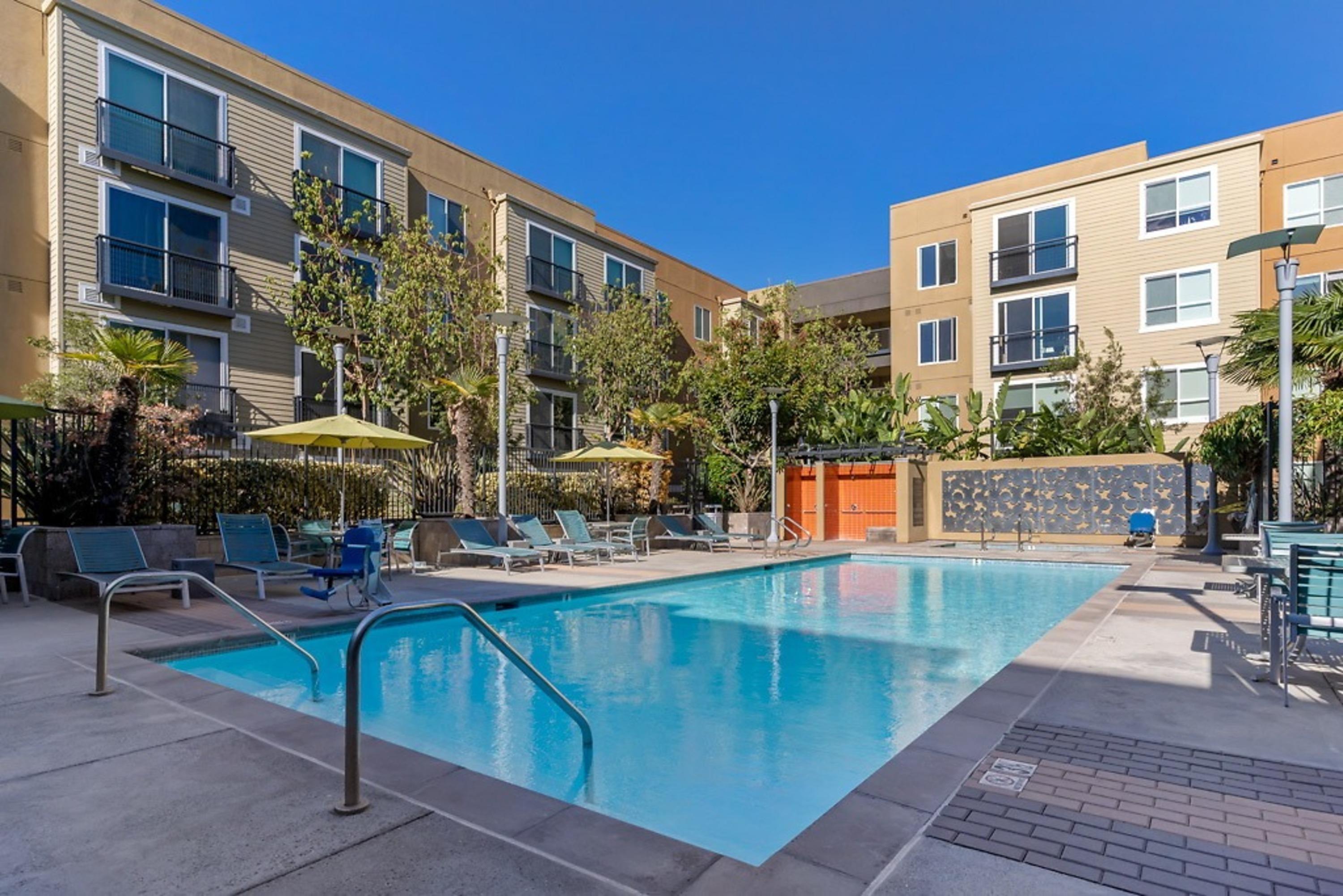 Elegant 2BR Solstice Condo– Comfort Meets Convenience