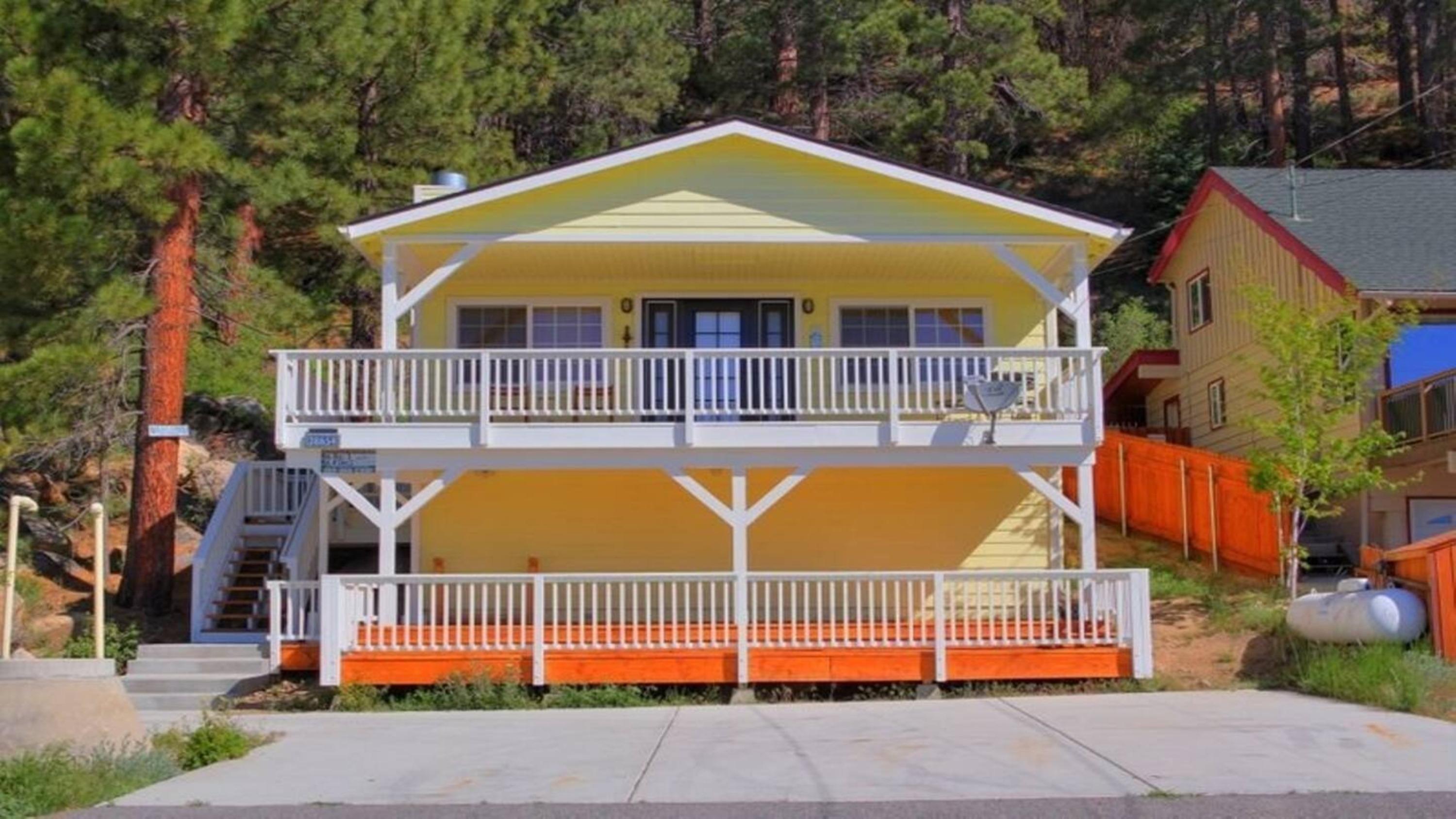 Lakefront w/Dock (No Wifi/TV) - FeatherNest