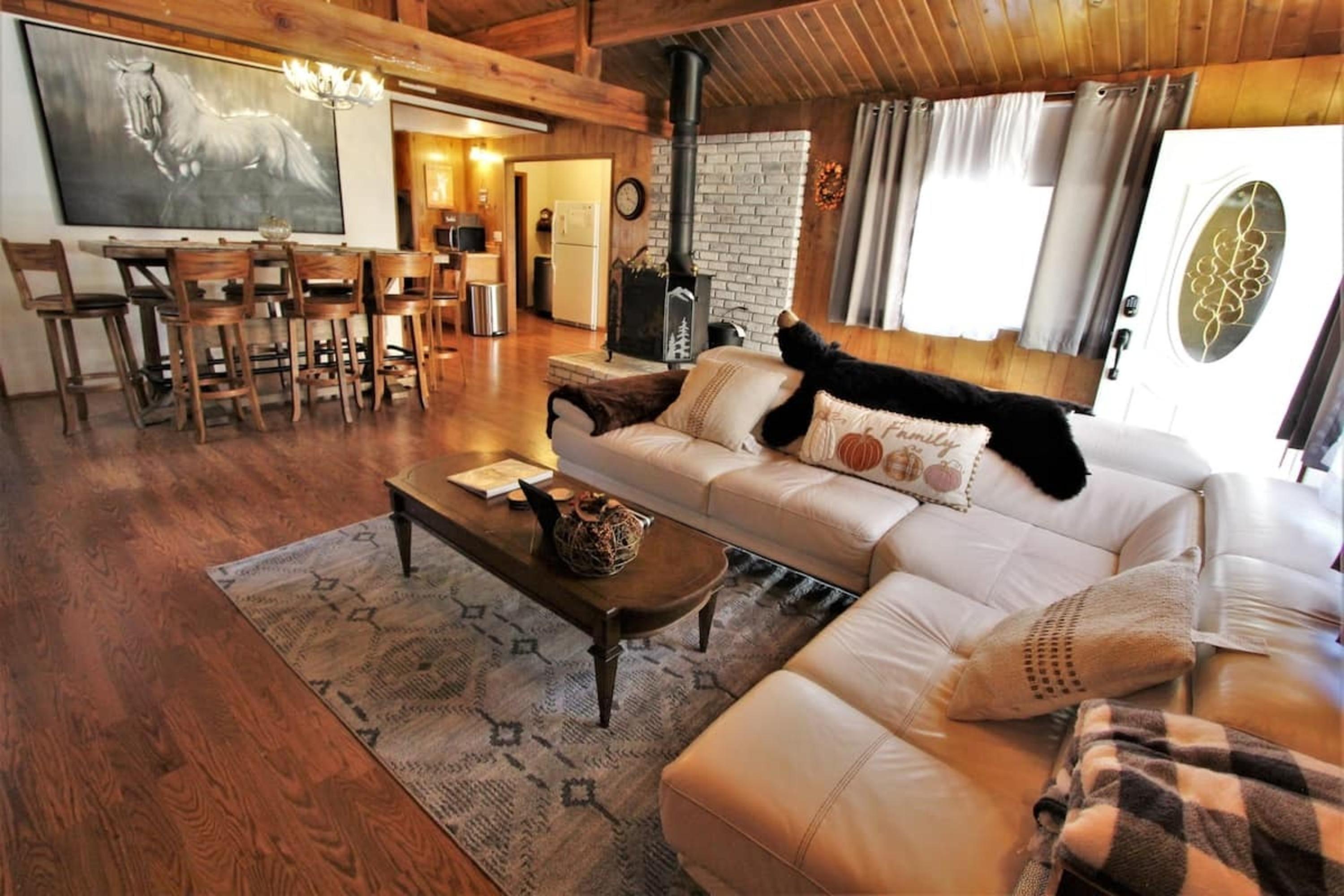 Close to Lake, Pool Table, Dogs OK-Blissful Pines