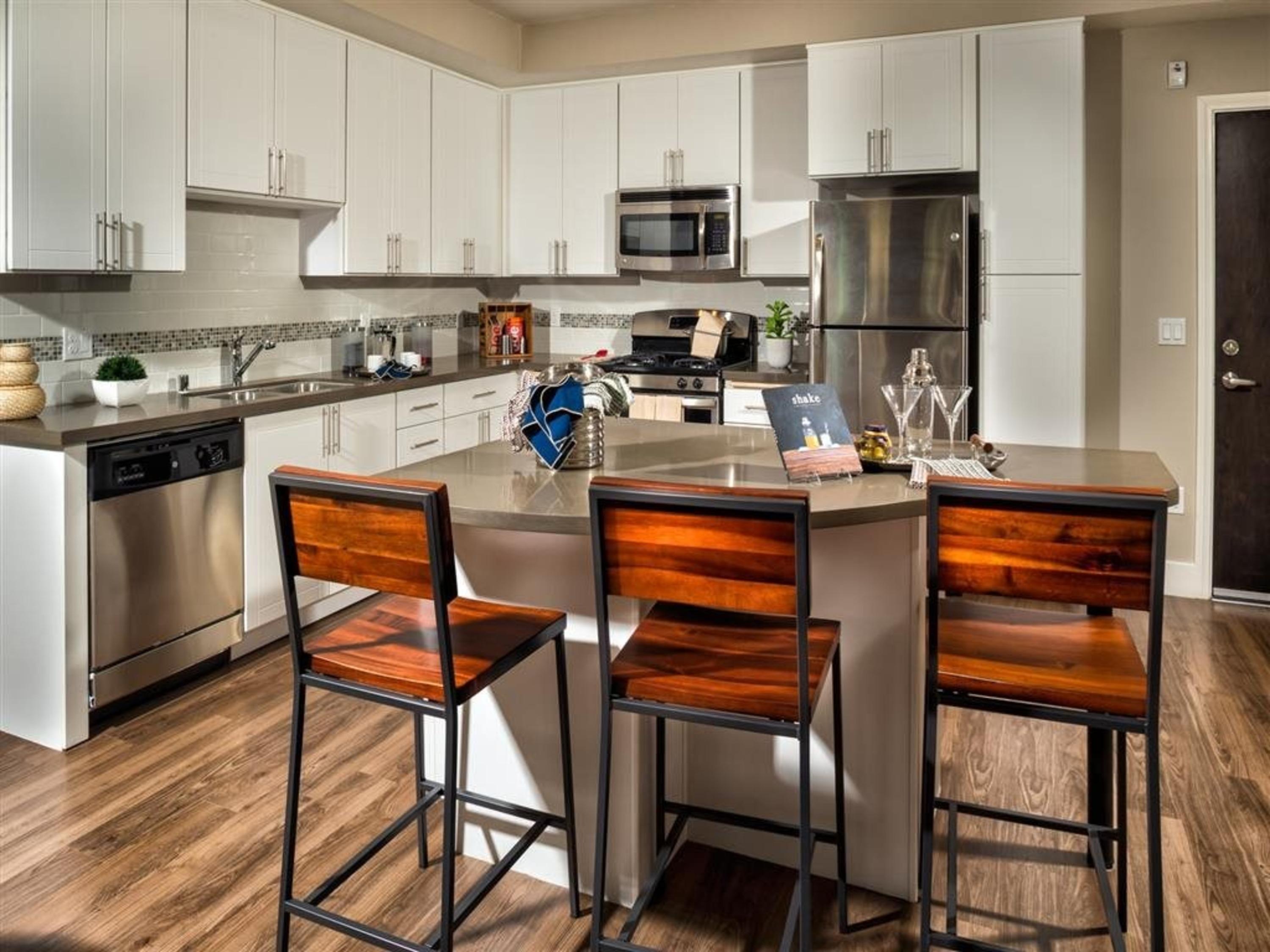 Modern Living at Ariva San Diego. Unwind in Style