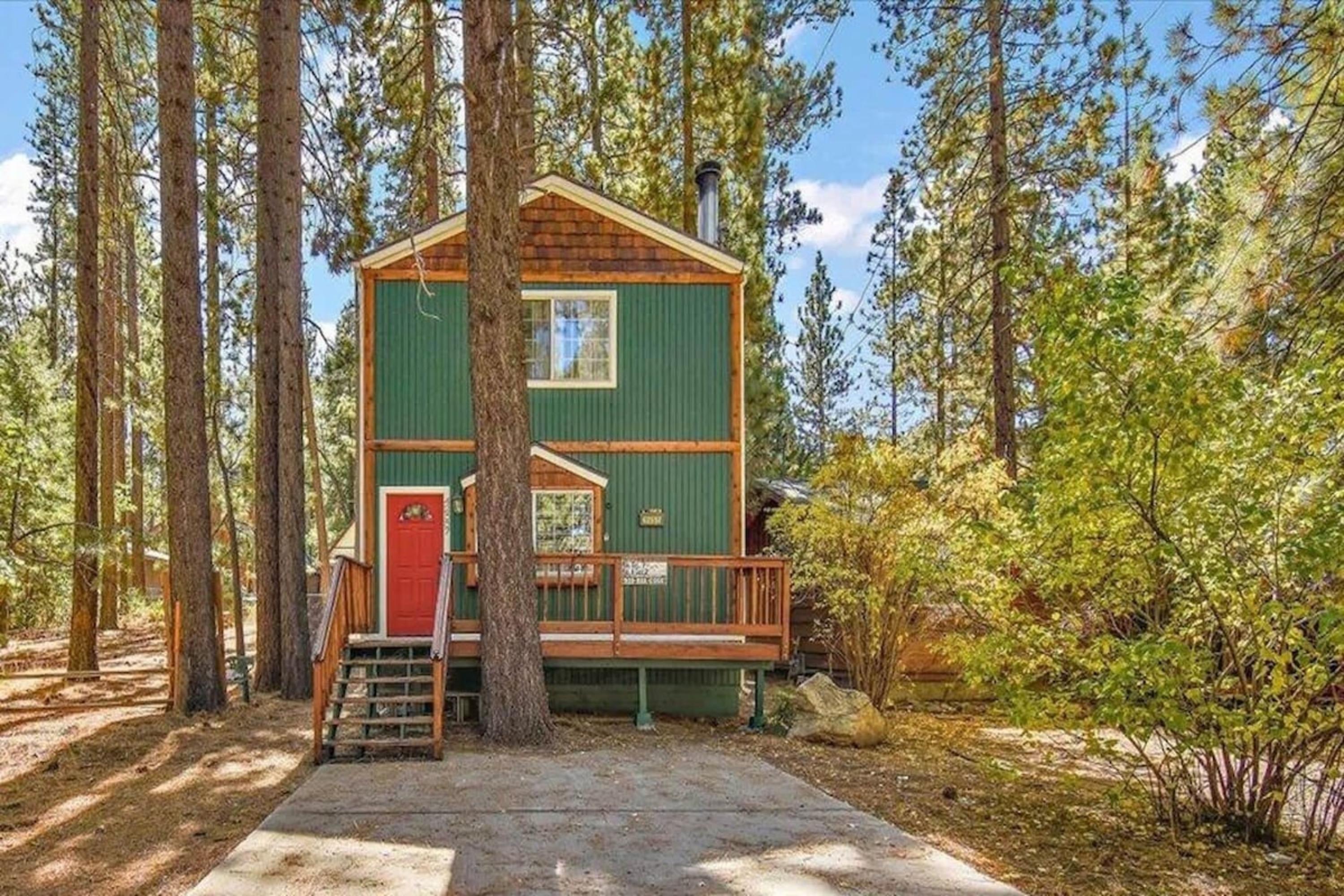 Dog-Friendly Economy Cabin for 7 - La Cerena Chalet