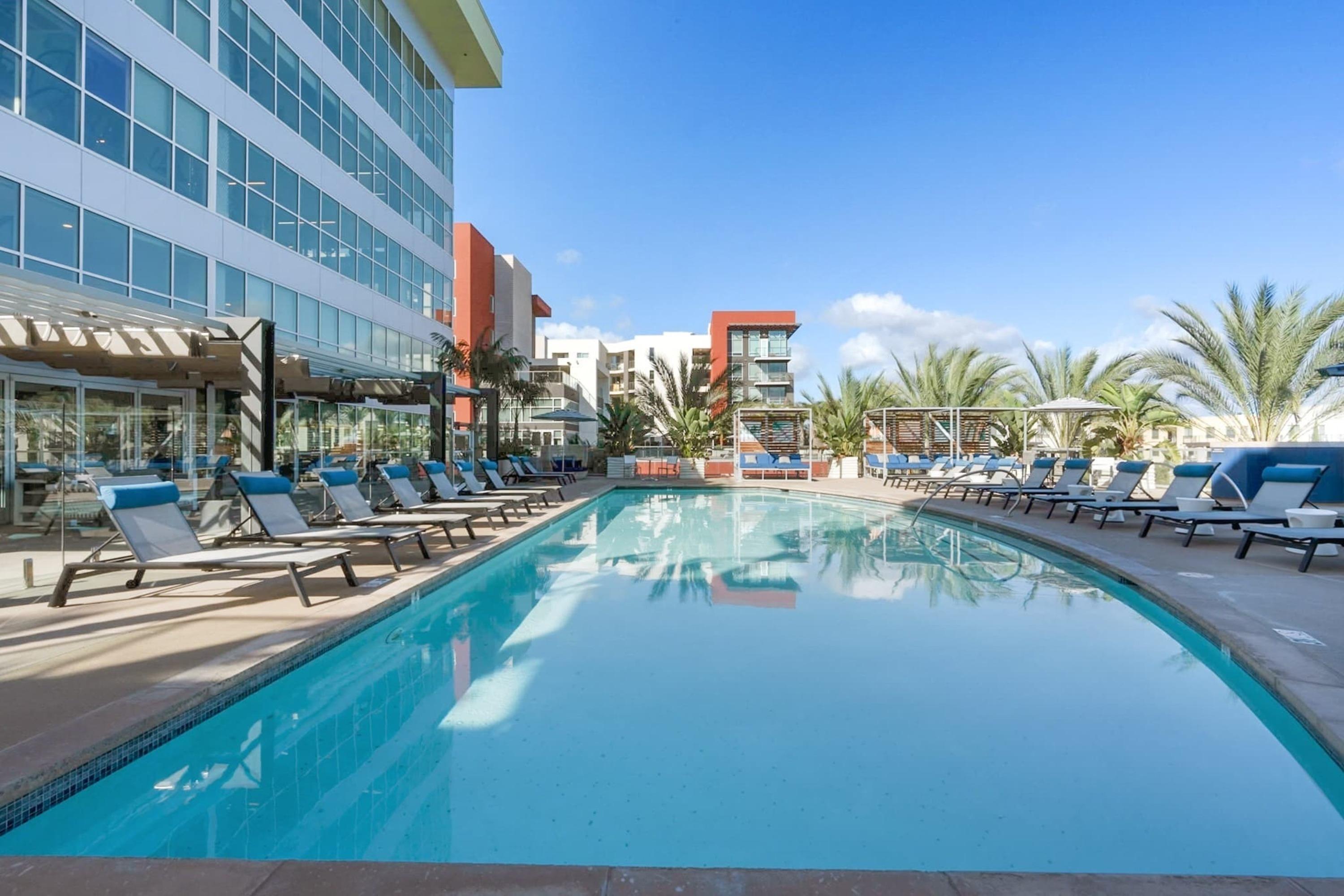 Cozy 1BR with Pool, Gym & Resident Lounge