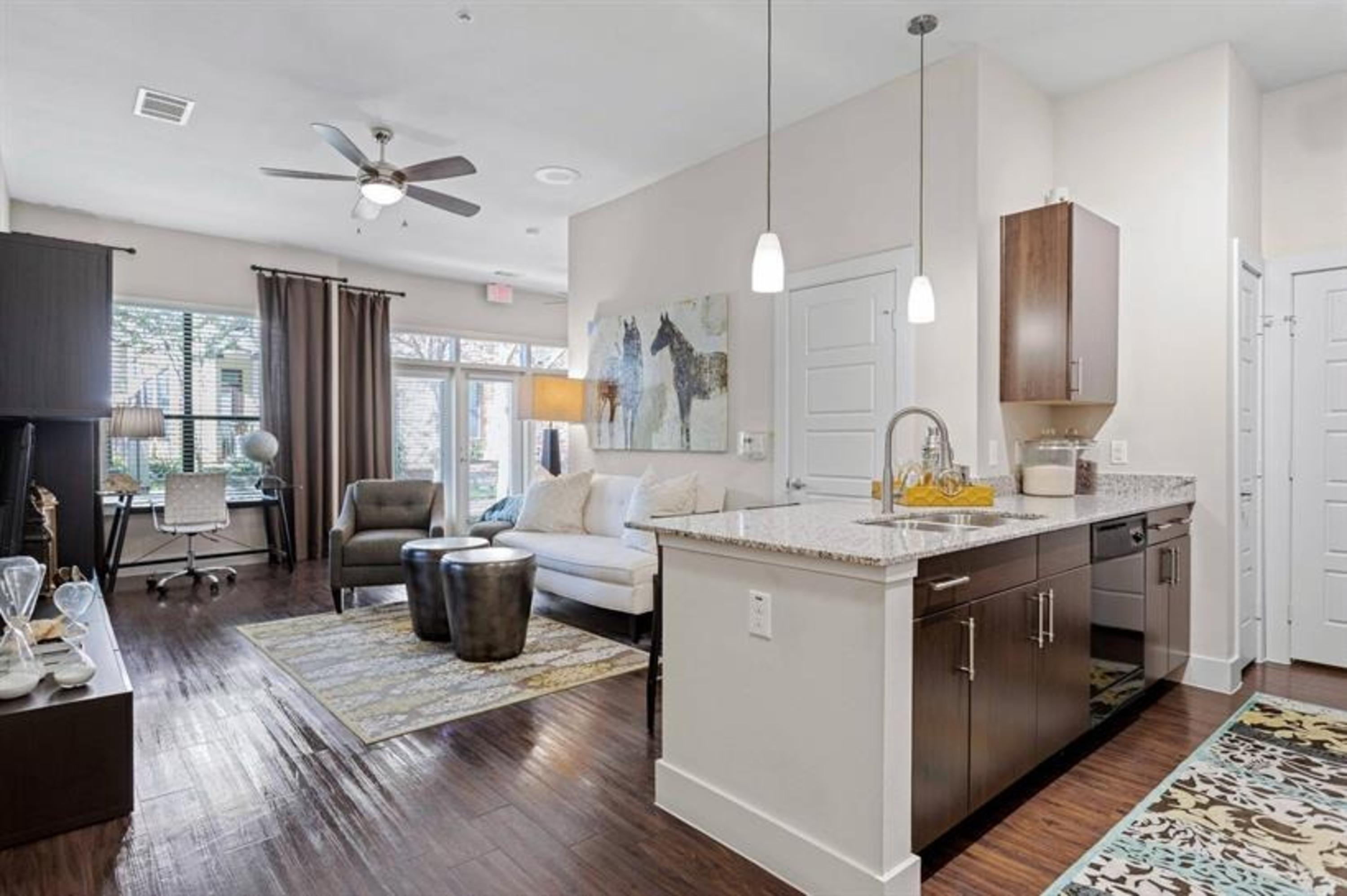 Elegant 1BR Condo at AMLI at Escena w Pool