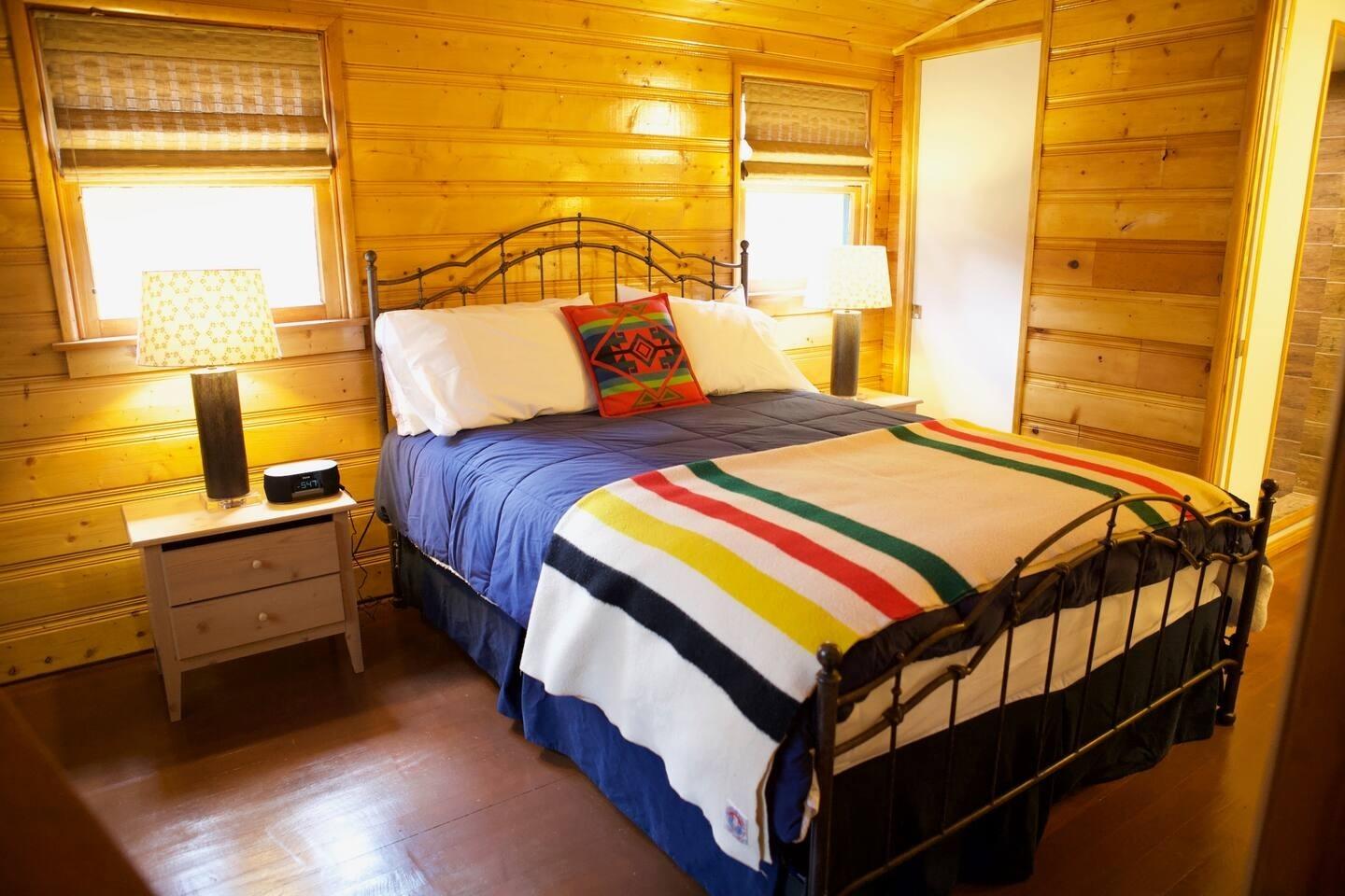 True Big Bear Lake Cabin (with jacuzzi, Netflix)