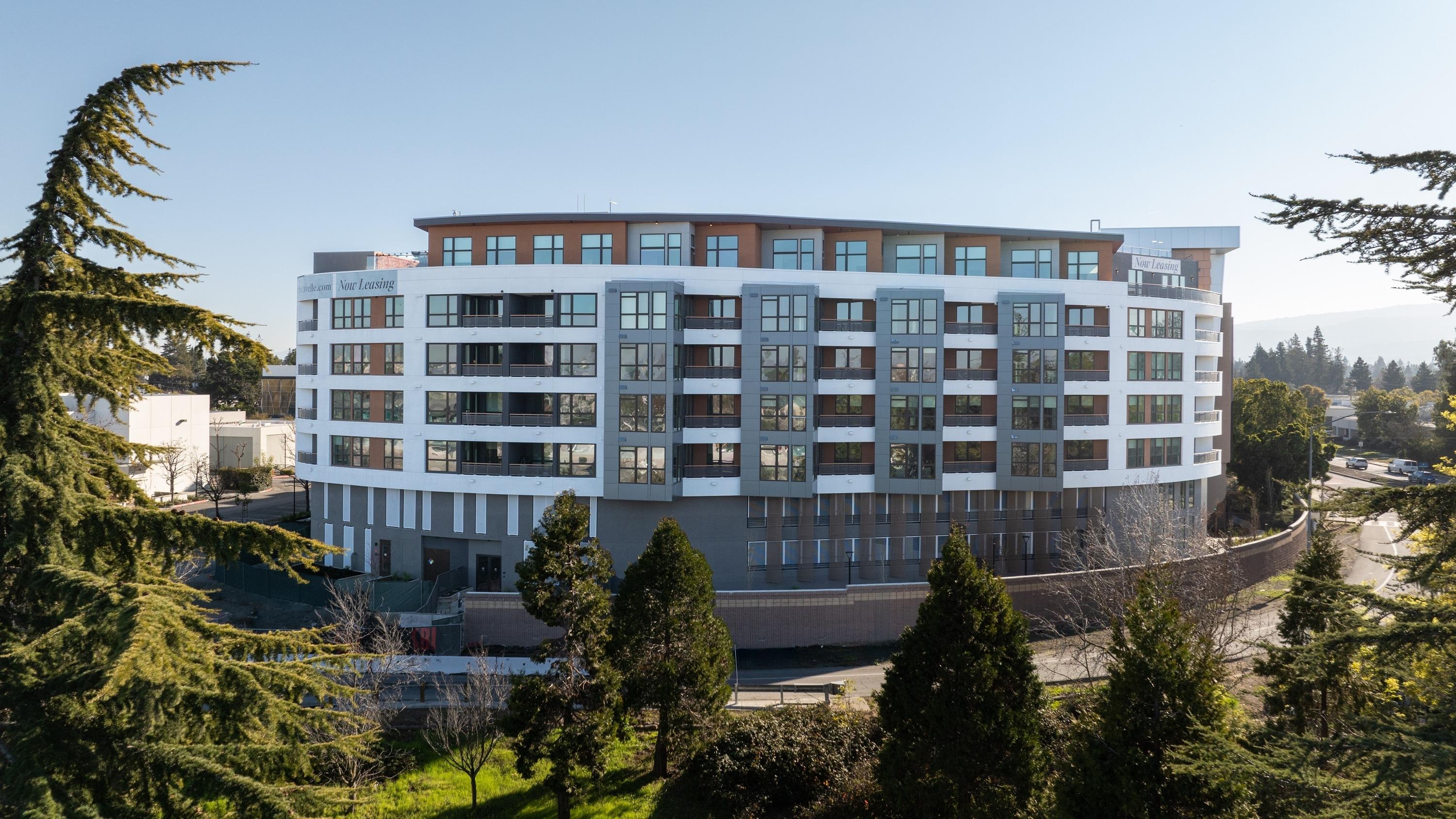 Modern 1BR Condo Avelle Condo with Hot Tub