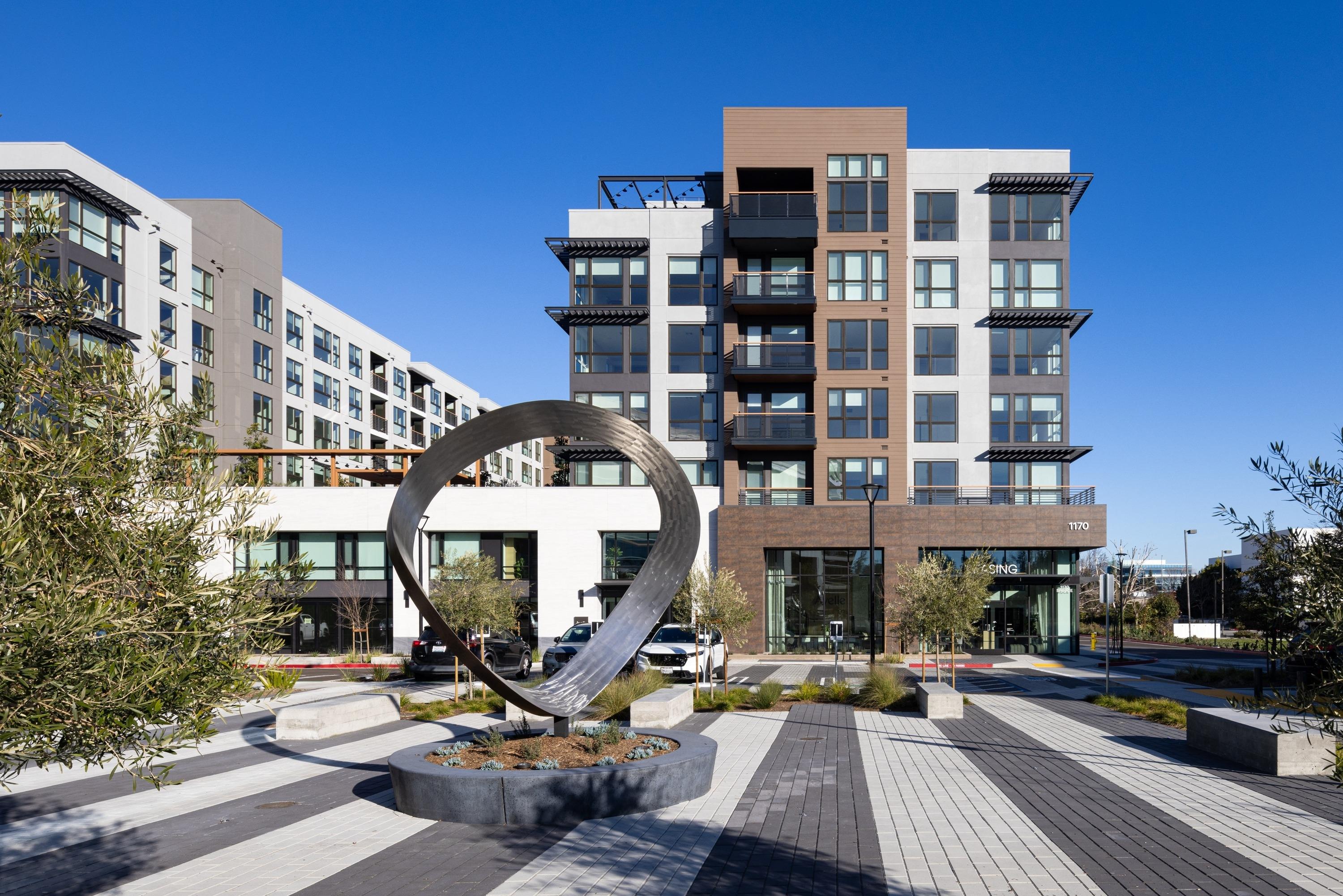 Relaxing Avelle 2BR Condo – Family Friendly, Pool + Hot Tub