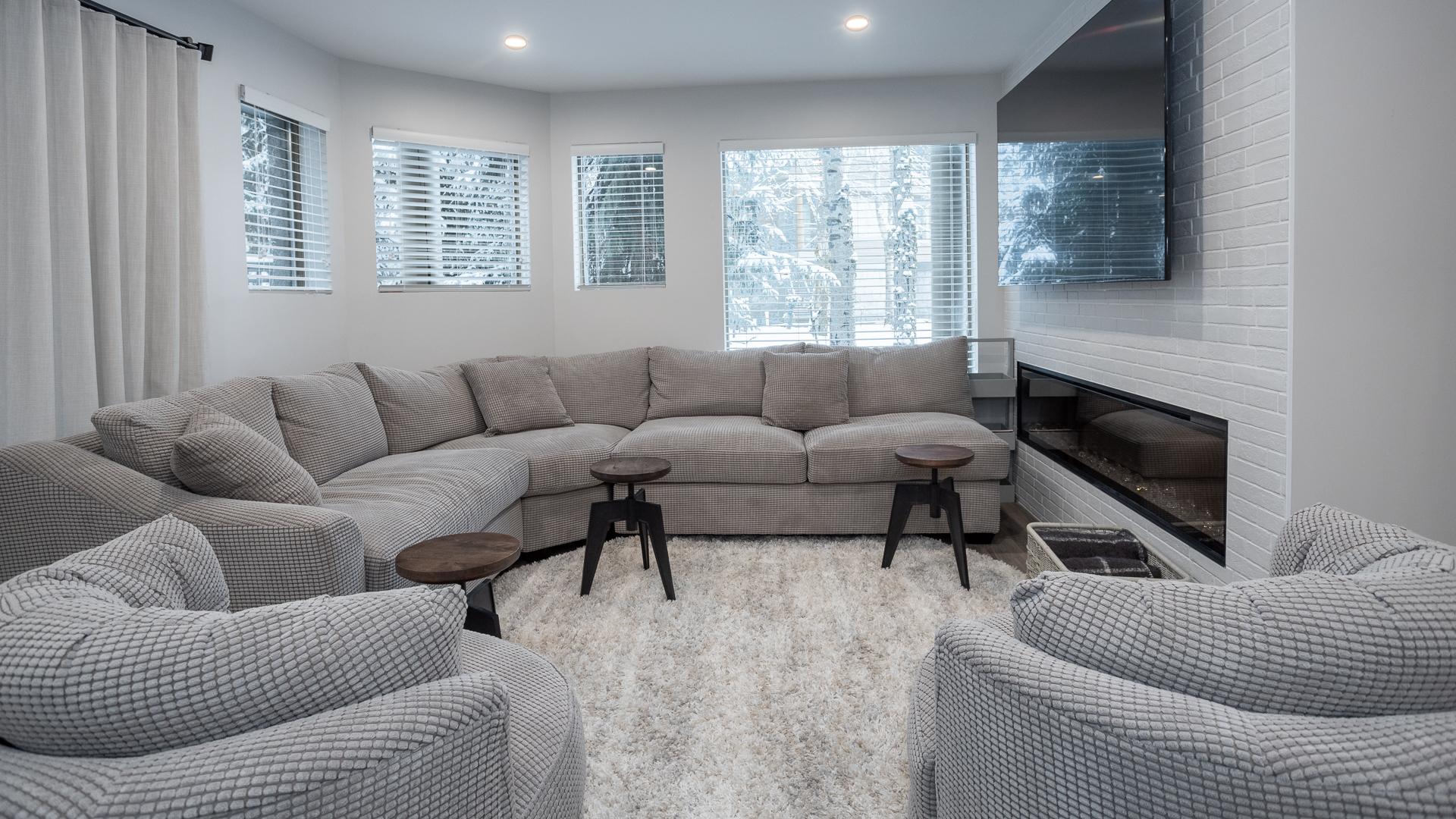 Fantastic Location Spacious 4 Bed, Village Location Shared Hot Tub 3