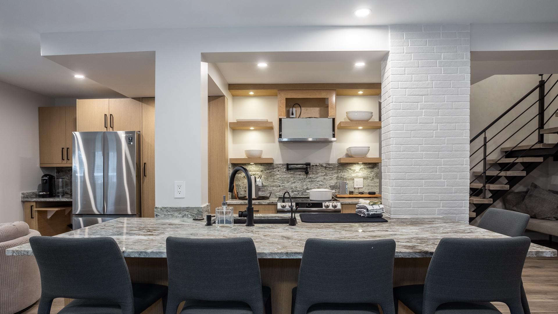 Fantastic Location Spacious 4 Bed, Village Location Shared Hot Tub 2