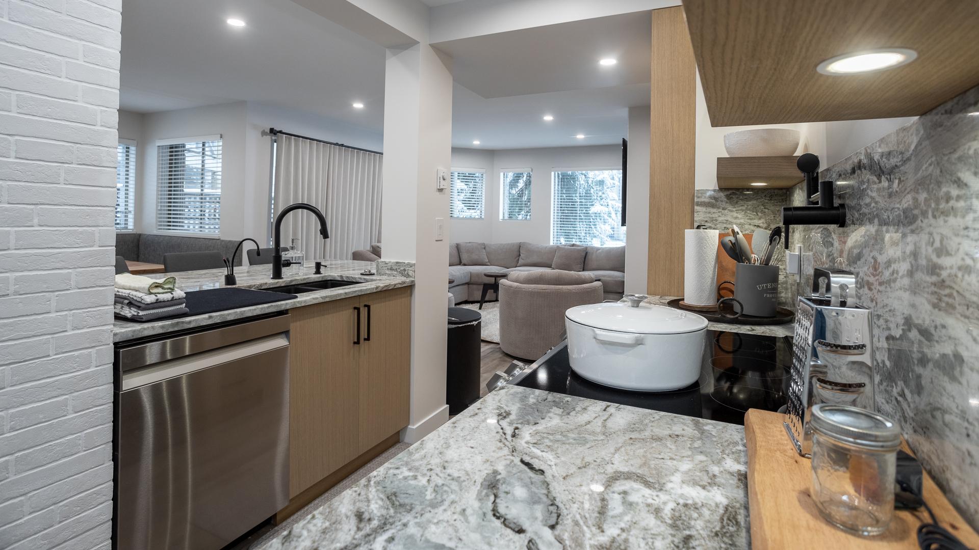 Fantastic Location Spacious 4 Bed, Village Location Shared Hot Tub 4