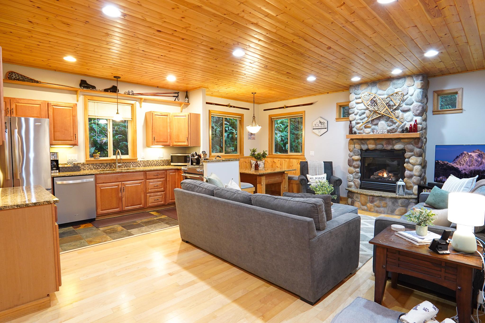 Snowline Hillside Chalet 4