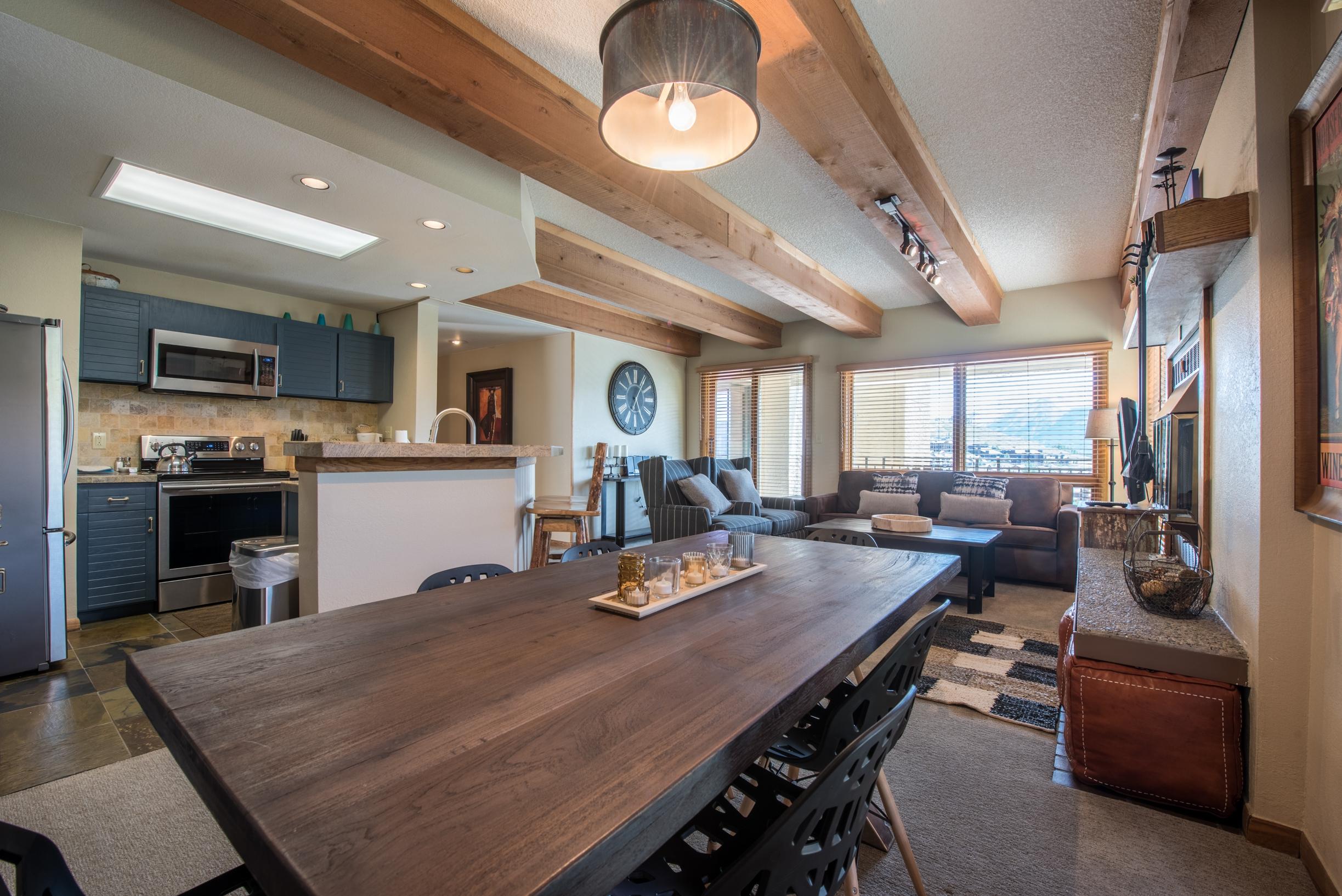 Lovely Modern Plaza Condo - No Cleaning Fee! 2 Bedroom Condo