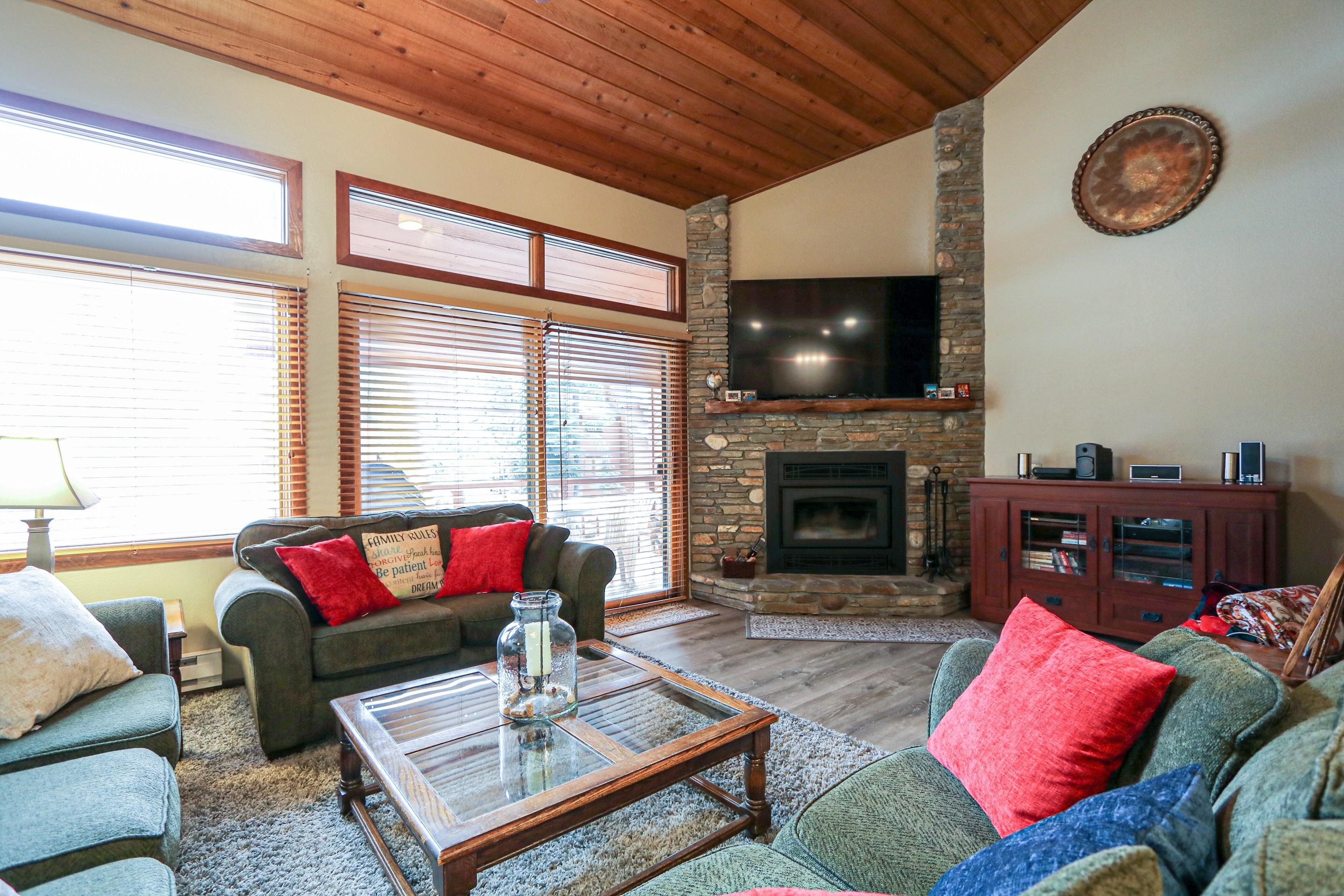 Woodlands #33 3 Bedroom Condo