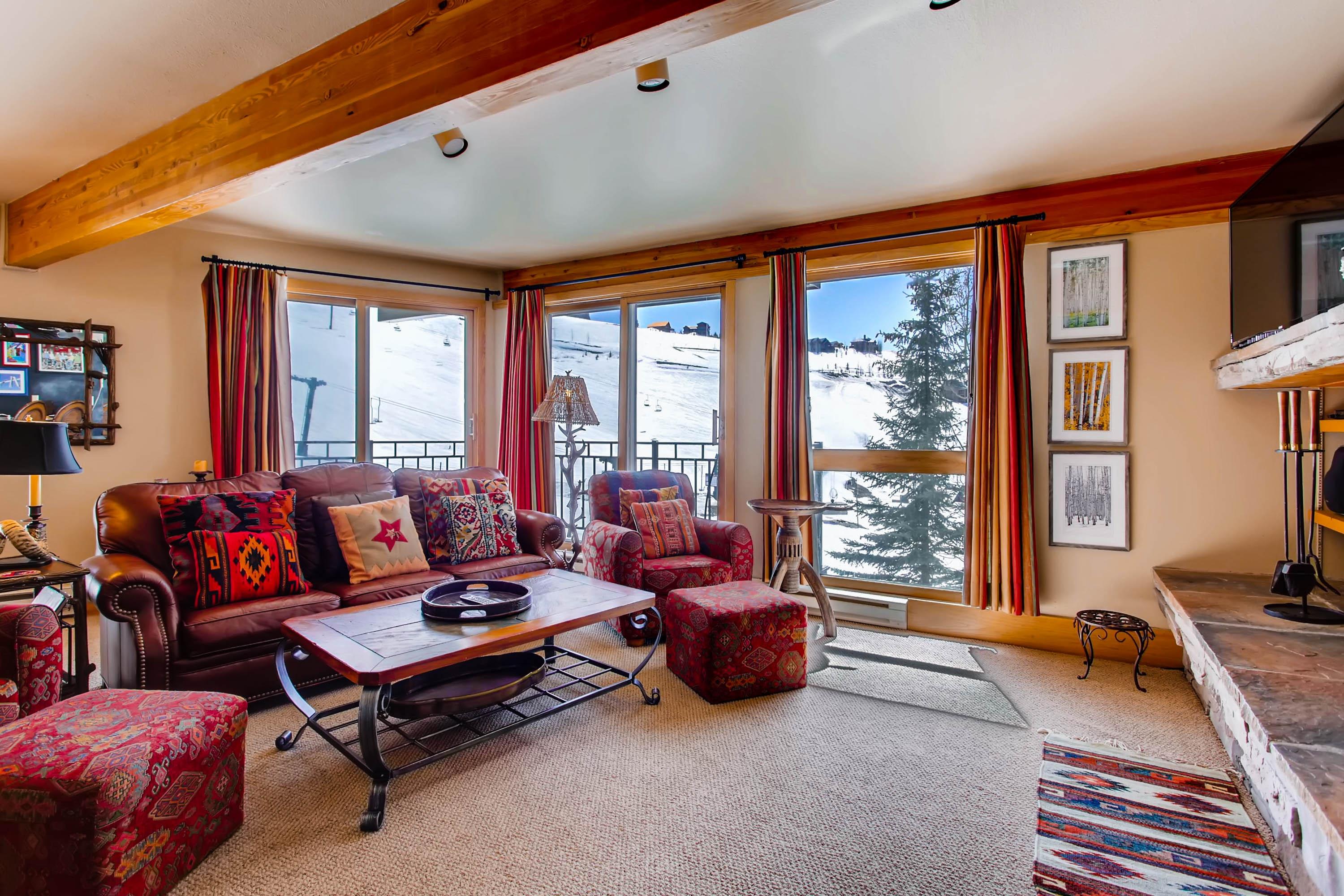 Ski-in/Ski-out 2 Br Condo- Sleeps 6 People 2 Bedroom Condo
