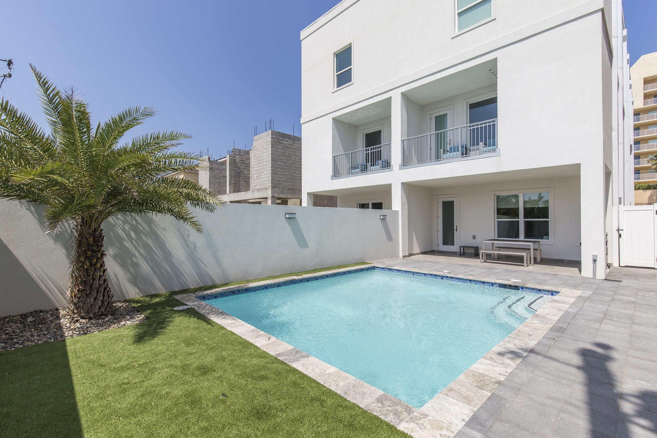 5703A Gulf Blvd (Casa Santiago A) 6 Bedroom Home