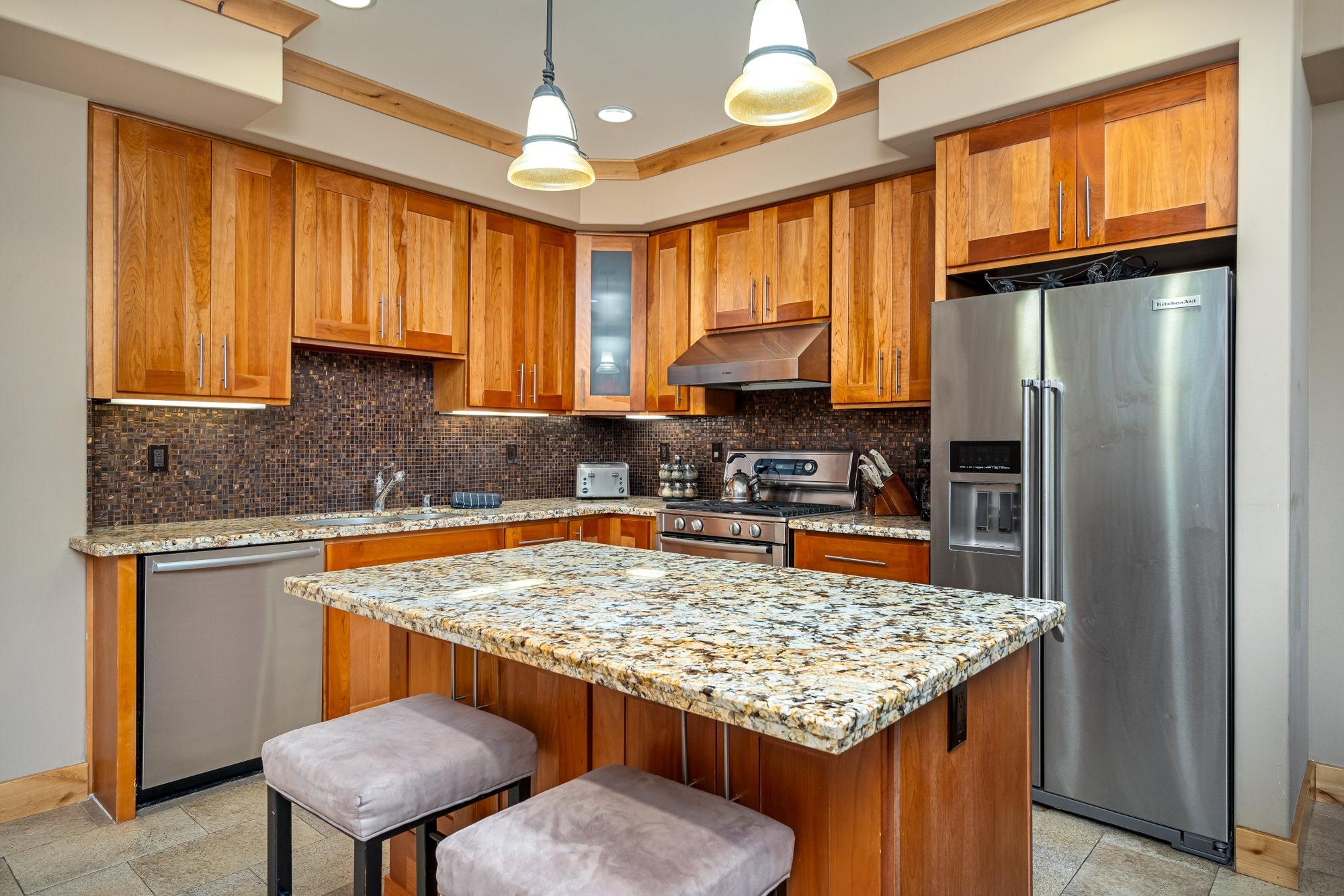 Modern Condo- Jacuzzi Tub SM #201 2 Bedroom Condo