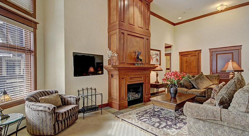 Cirque 3 Bedroom + Loft Condo #302 3 Bedroom Hotel room