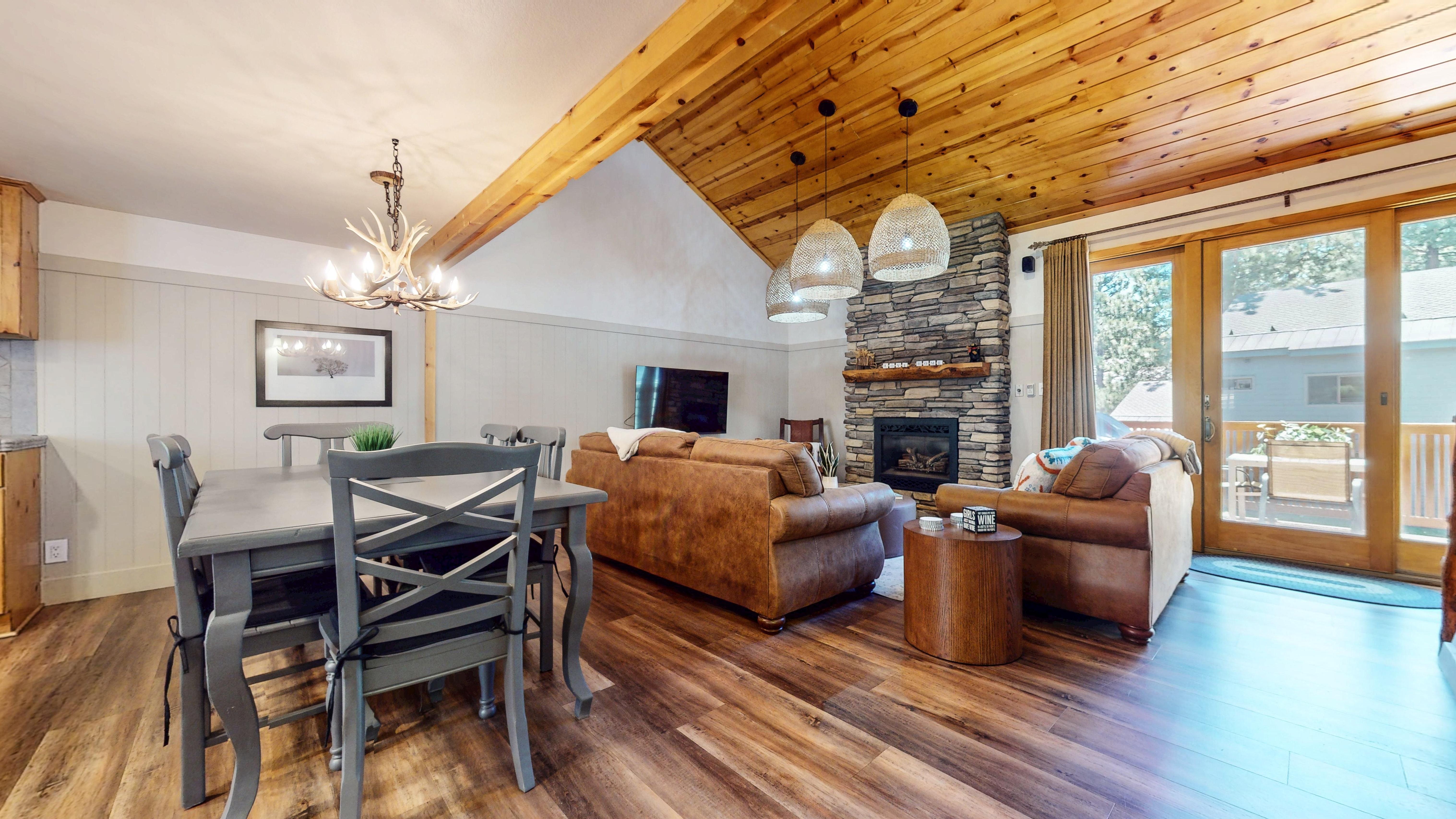 Mammoth Sierra Townhomes #18 2 Bedroom Condo