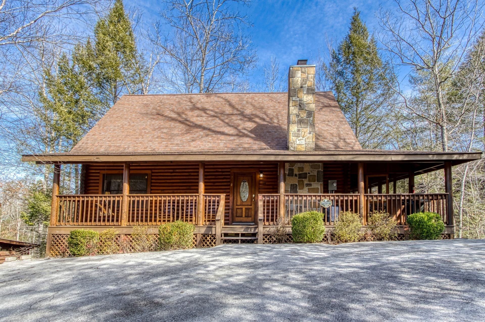 ER92 - Virginia's Villa - Great location! Close to all the action! 5 Bedroom Cabin