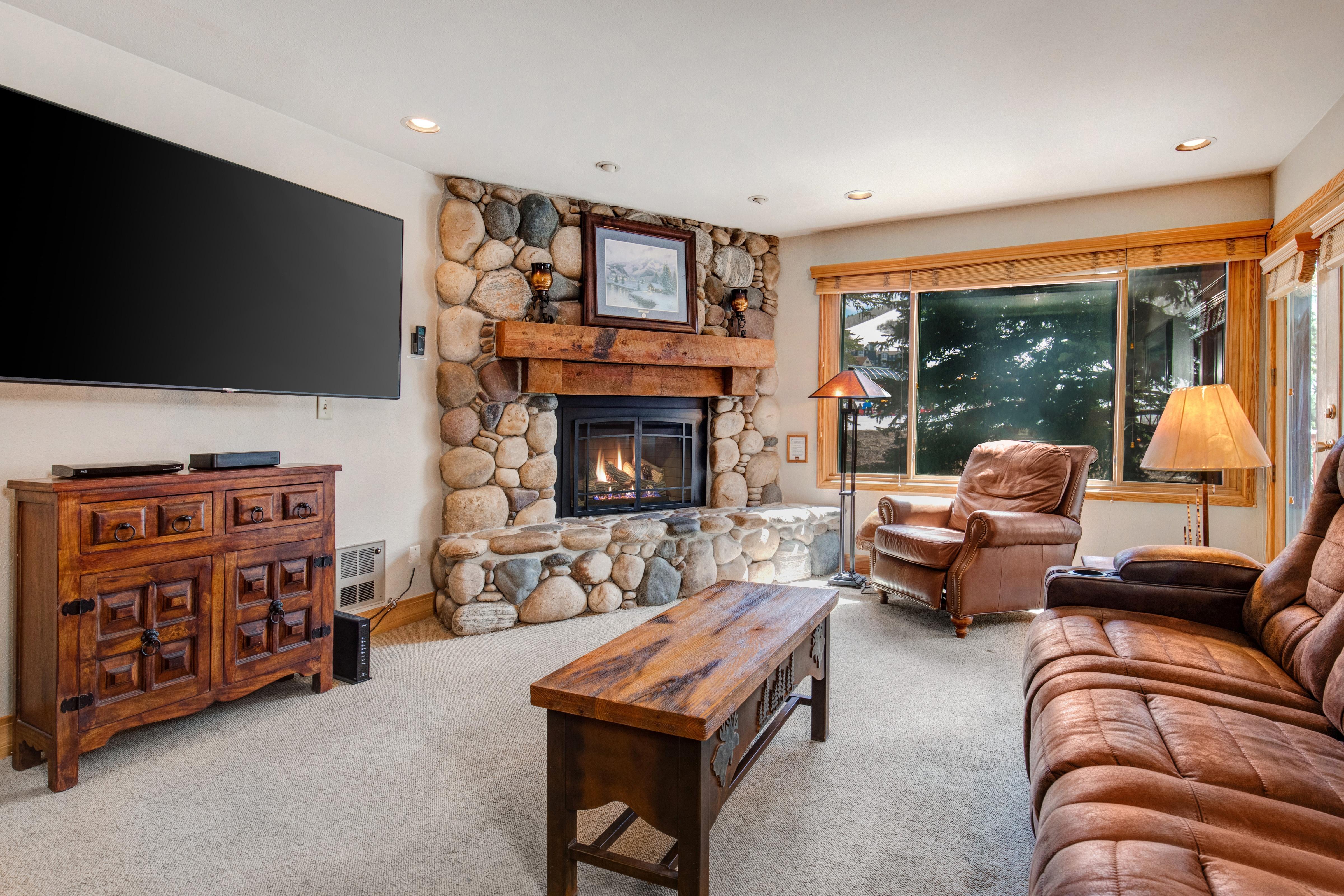 SNOW FLOWER 020 3 Bedroom Condo