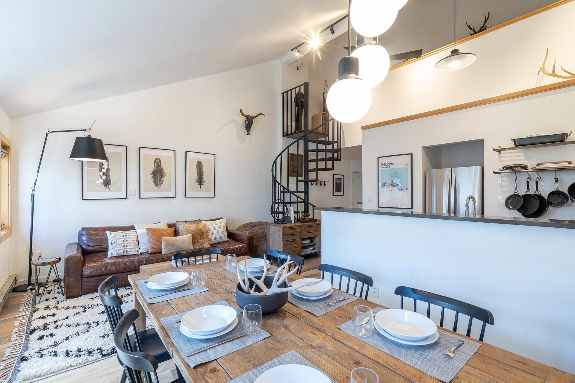 Chalet Chic Condo, Short Walk to Lift 7, Covered Parking 2 Bedroom Condo