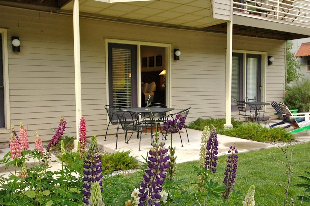 Ground Floor on River Trail, Walk to Ski 1 Bedroom Condo