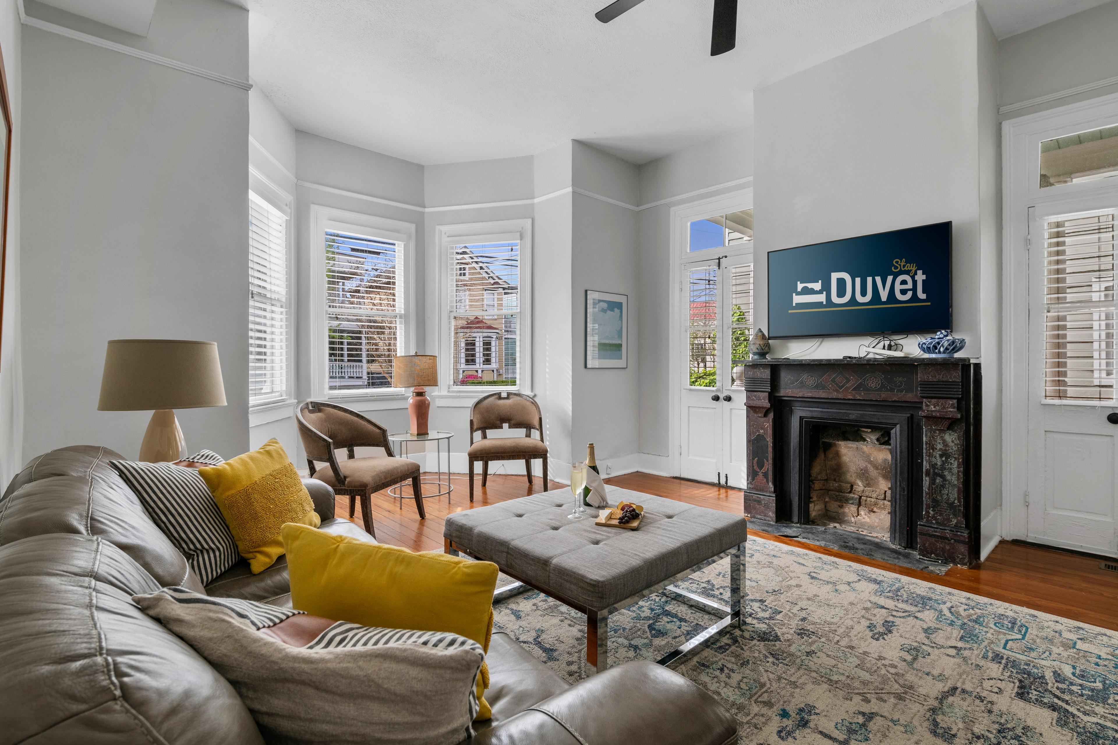Two Blocks To King Street | Sunflower Suite - 查爾斯頓