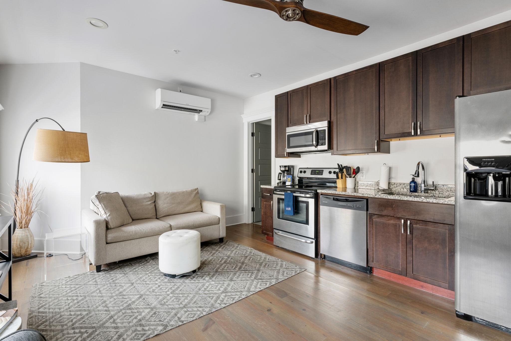Luxury Suite With Resort-style Amenities And Pool Access - Elegant Oasis - Charleston, SC