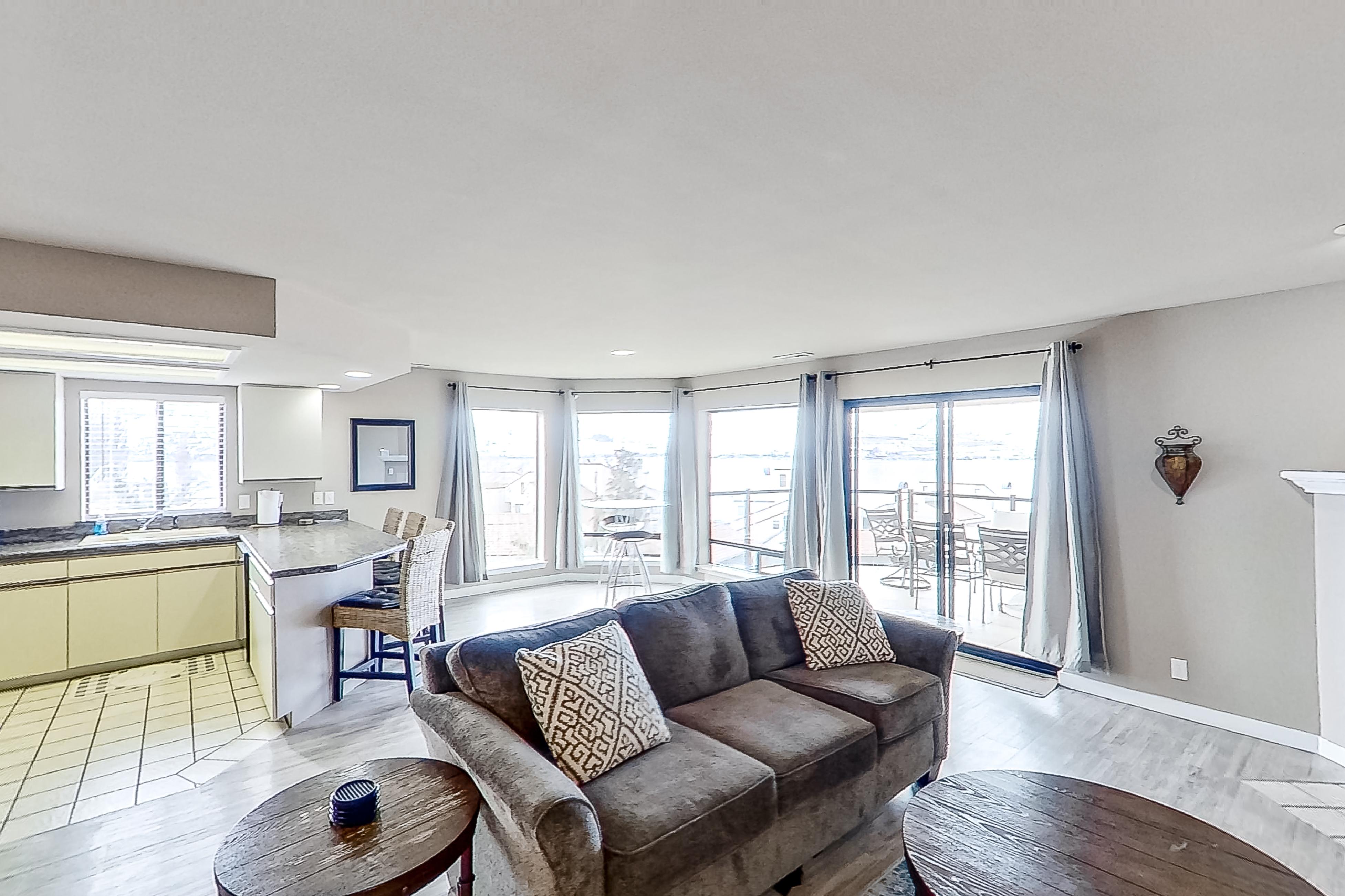 Lake Chelan Shores Sleek Stunner 19-4 4