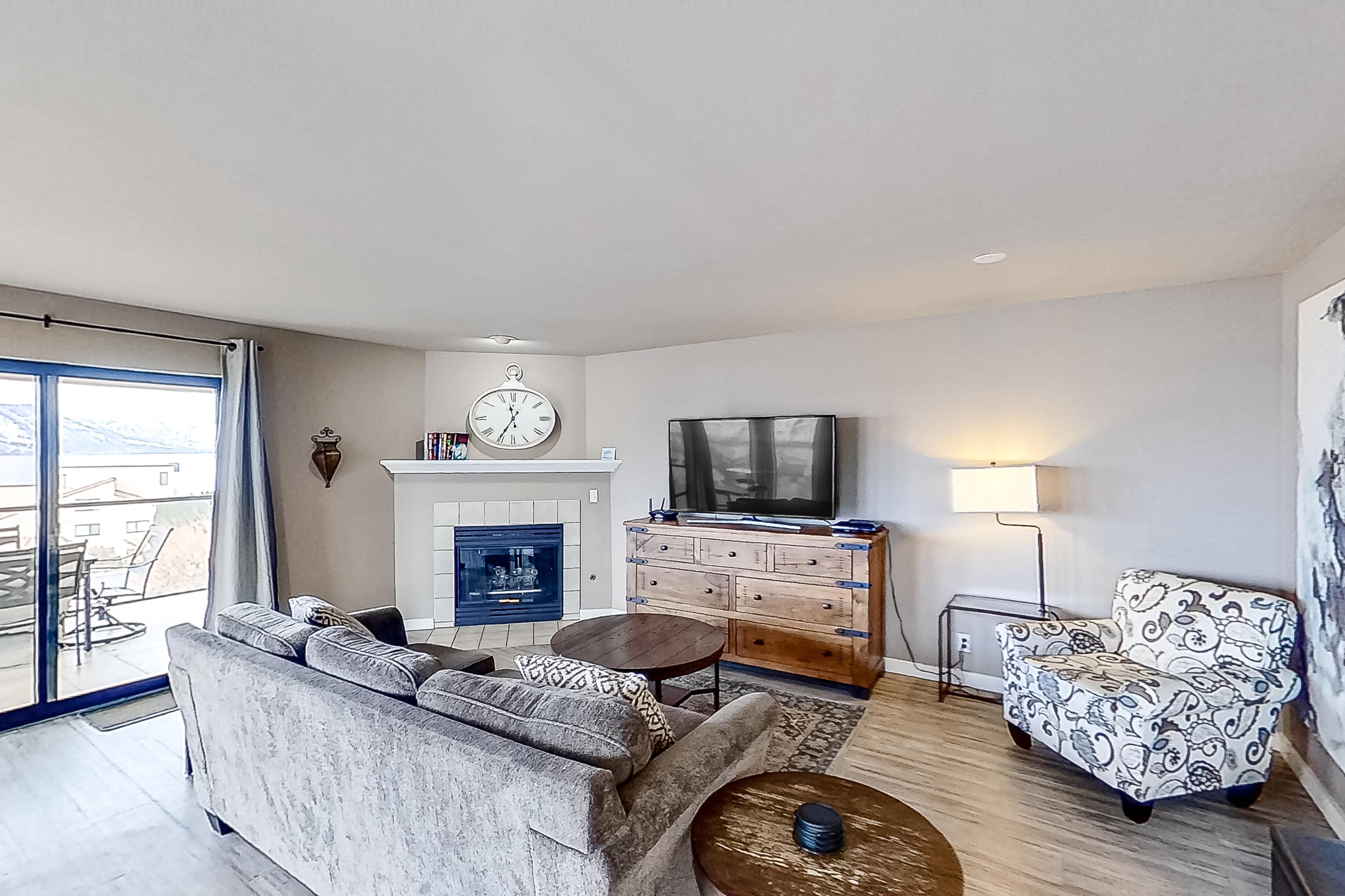 Lake Chelan Shores Sleek Stunner 19-4 2