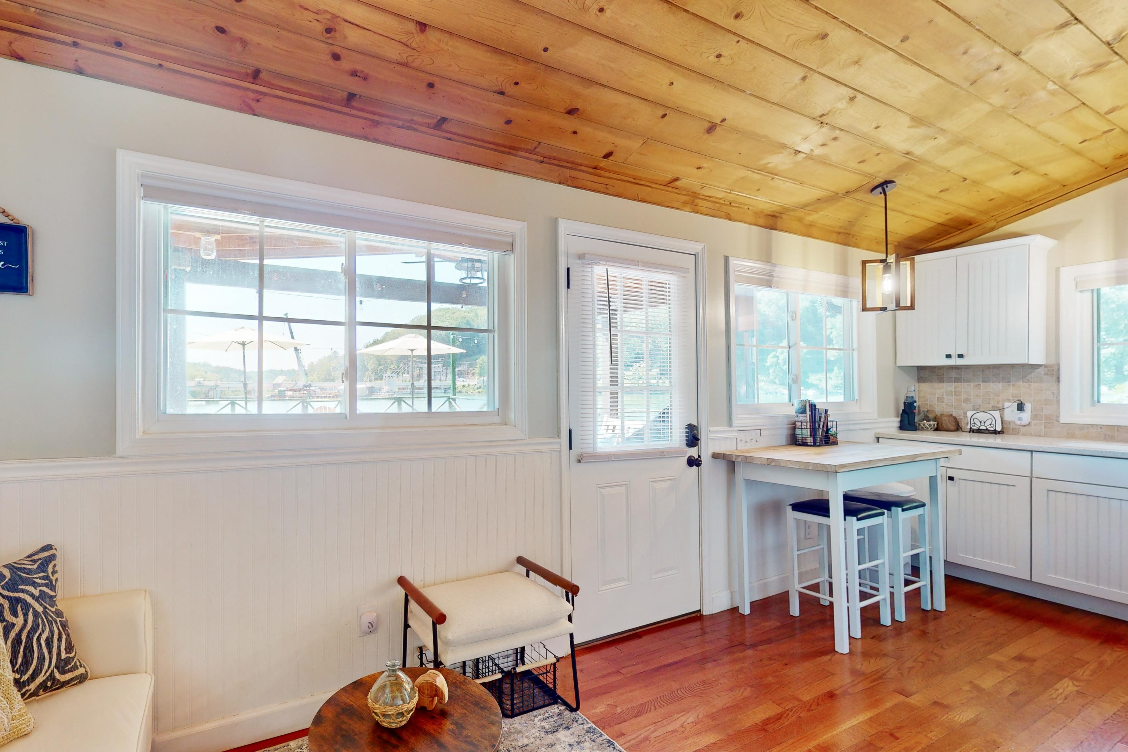 Little Lake Cottage 6